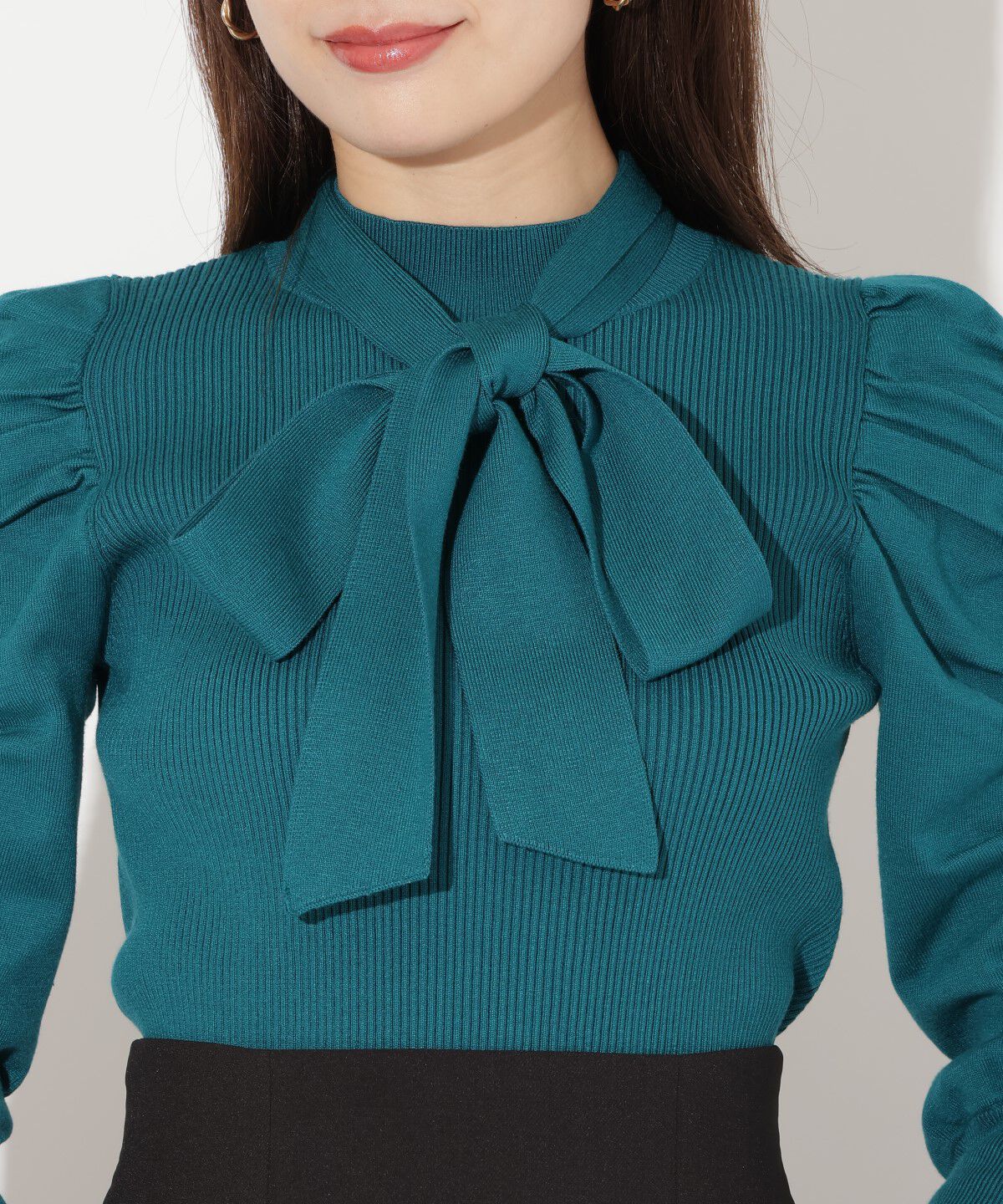 アンドクチュール「袖ギャザーボウタイ付きニットプルオーバー」|ニット・セーター|