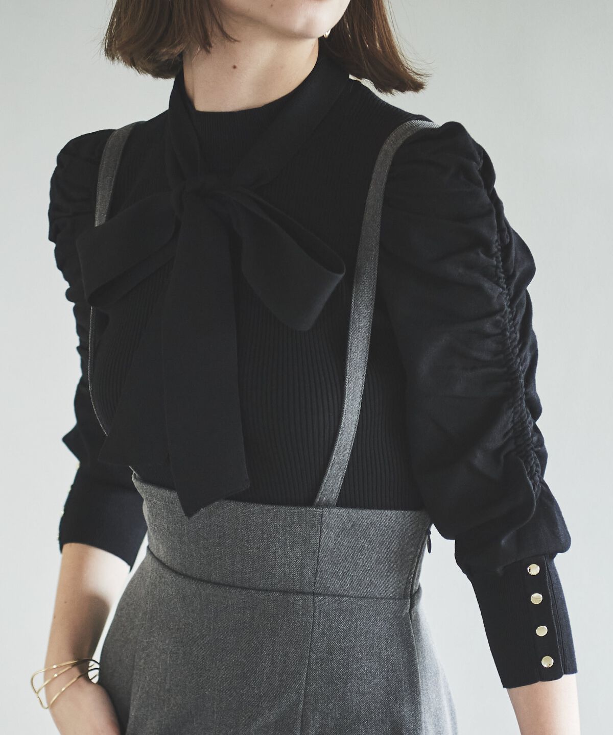 アンドクチュール「袖ギャザーボウタイ付きニットプルオーバー」|ニット・セーター|