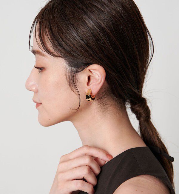 UNITED ARROWS「Jシェイプ イヤリング」|イヤリング|GOLD