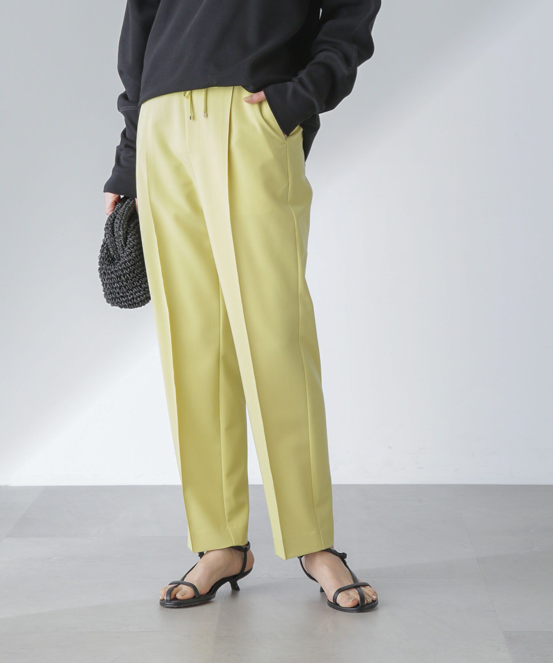 nano･universe「ピンタックイージーテーパードパンツ」|チノ|イエロー