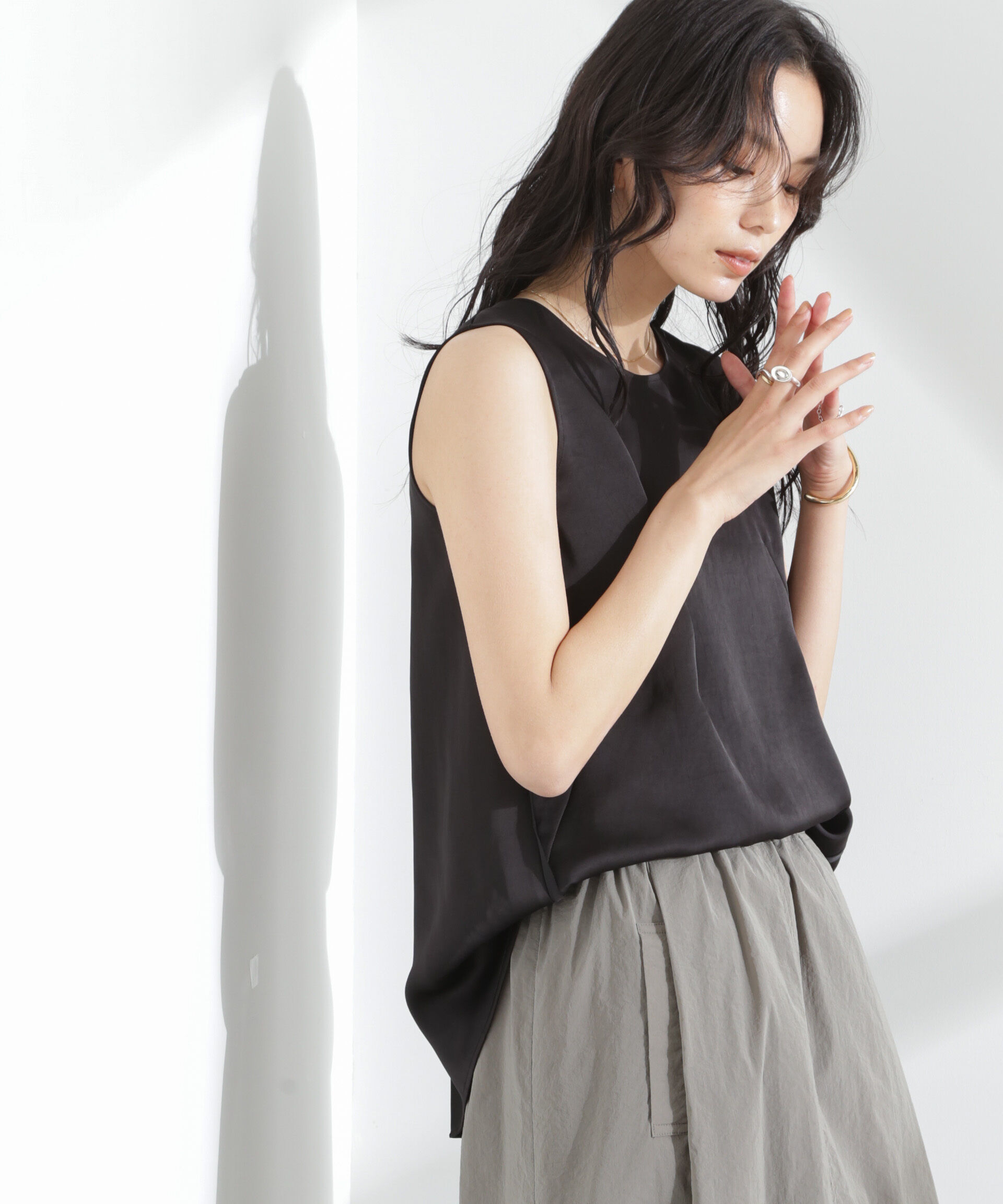 nano･universe「ダブルサテンノースリーブトップス」|シャツ・ブラウス|