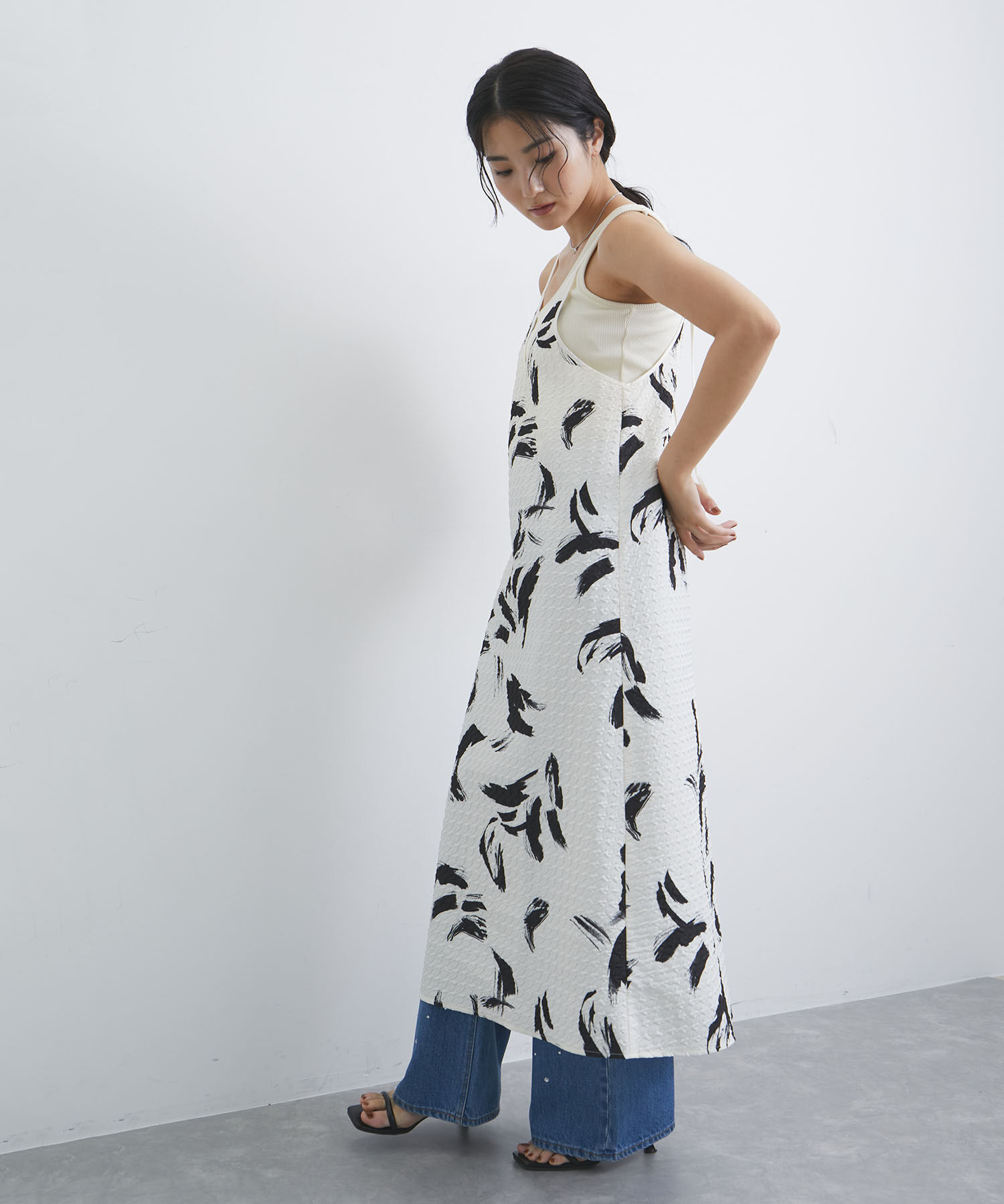 VIS「【洗える】アート柄キャミワンピース」|ワンピース|