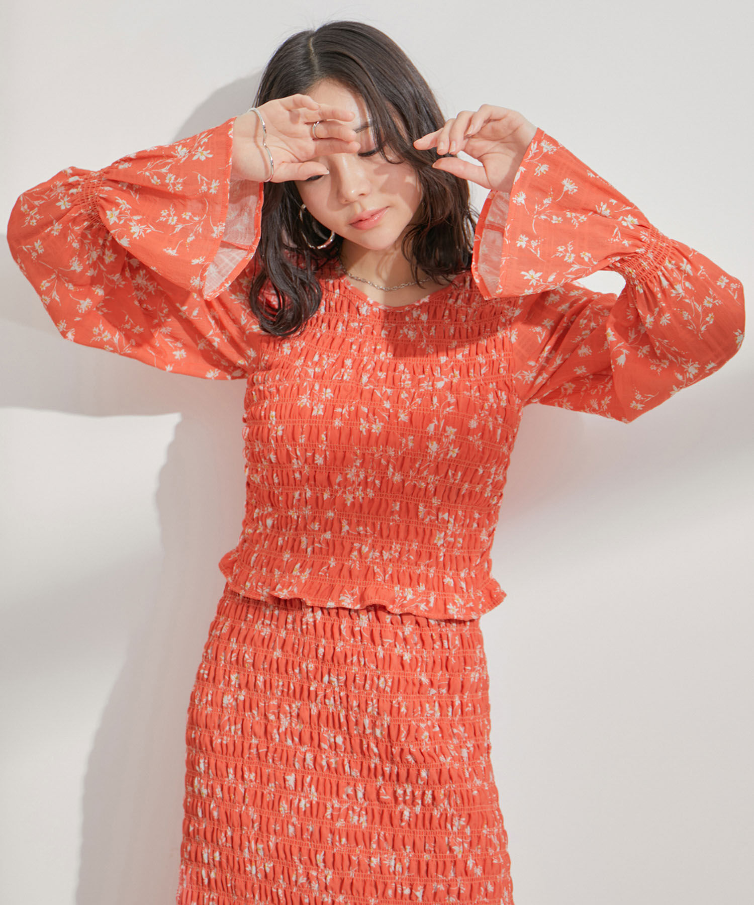 VIS「【セットアップ対応】花柄シャーリングブラウス」|シャツ・ブラウス|