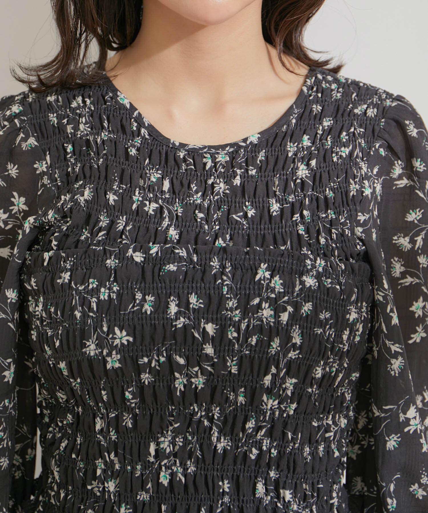 VIS「【セットアップ対応】花柄シャーリングブラウス」|シャツ・ブラウス|