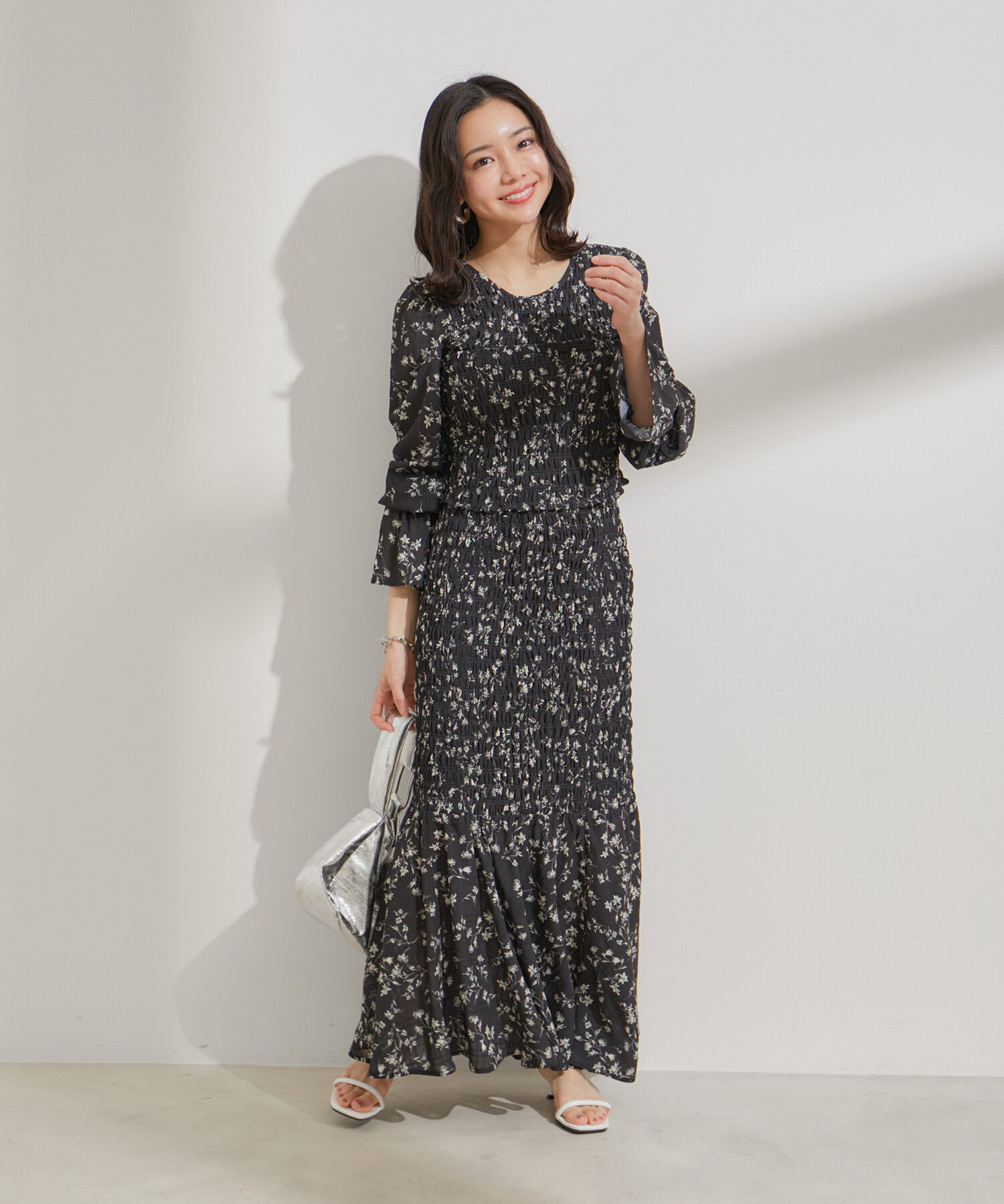 VIS「【セットアップ対応】花柄シャーリングブラウス」|シャツ・ブラウス|