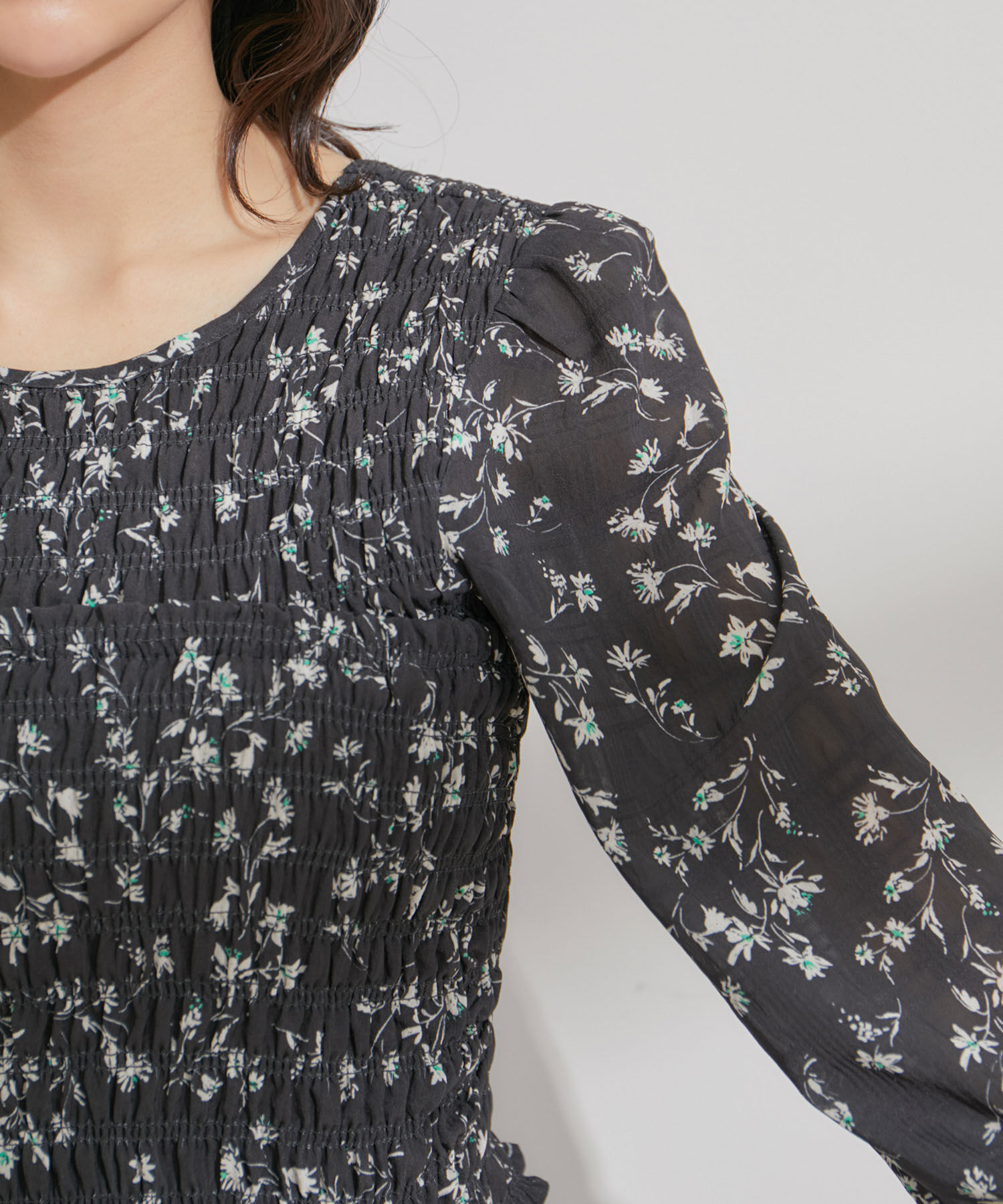 VIS「【セットアップ対応】花柄シャーリングブラウス」|シャツ・ブラウス|