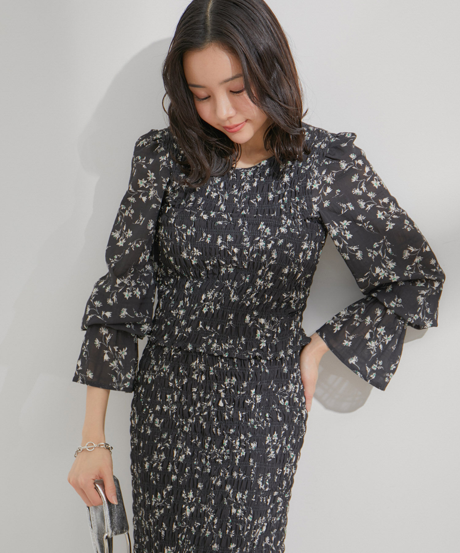 VIS「【セットアップ対応】花柄シャーリングブラウス」|シャツ・ブラウス|