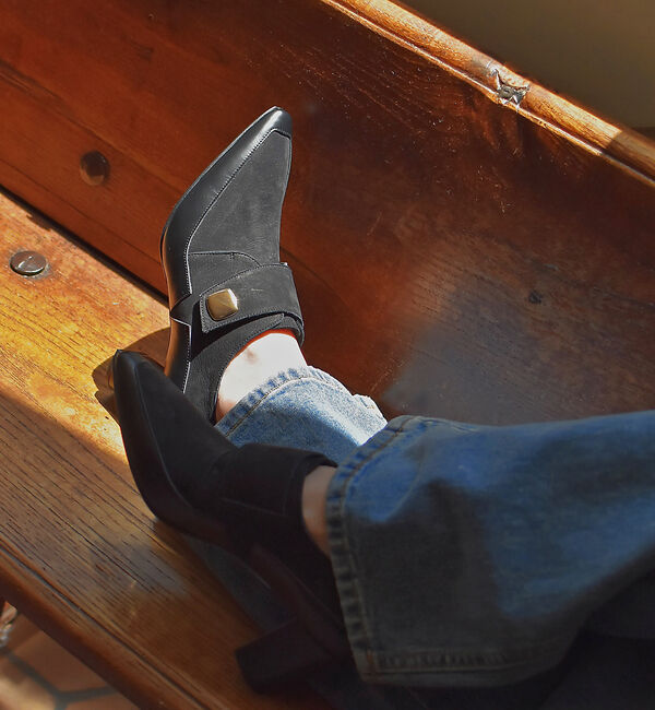 AU BANNISTER「モチーフ付きポインテッドブーティー」|ショートブーツ|ブラック