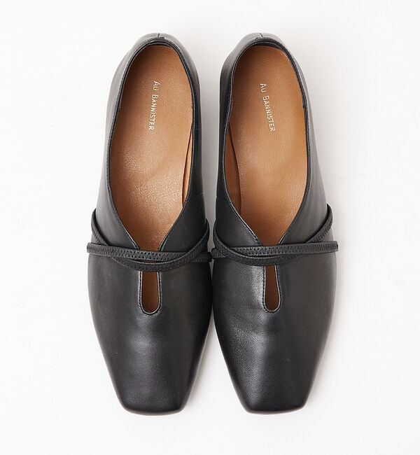 AU BANNISTER「【Youtuber紹介】ストラップソフトレザーフラットパンプス」|パンプス|