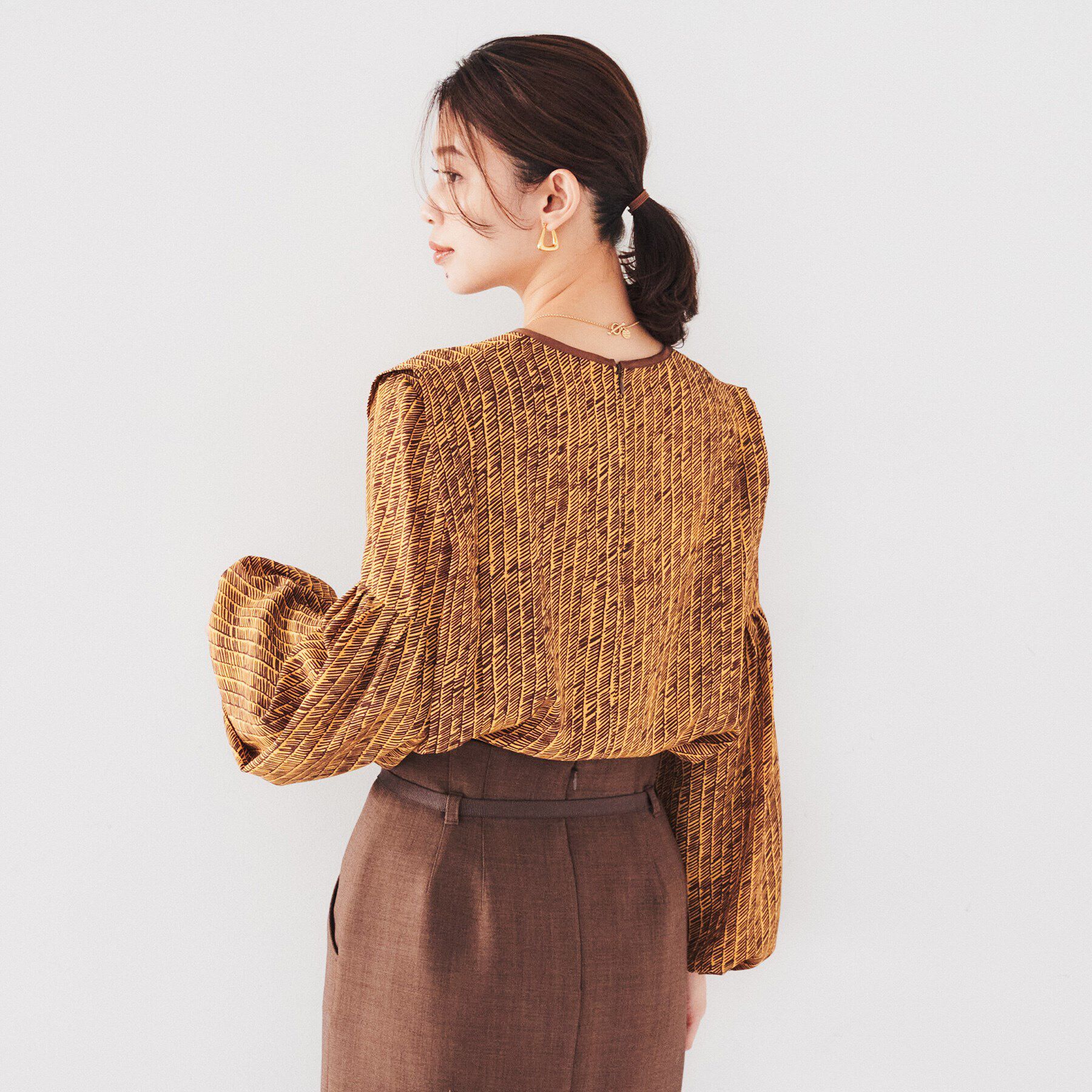 UNTITLED「【ボリューム袖/袖ゴム】ヴィンテージアートへリンボン」|シャツ・ブラウス|