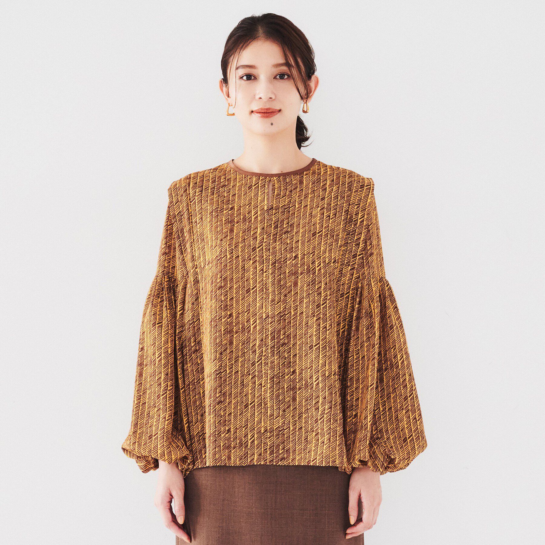 UNTITLED「【ボリューム袖/袖ゴム】ヴィンテージアートへリンボン」|シャツ・ブラウス|