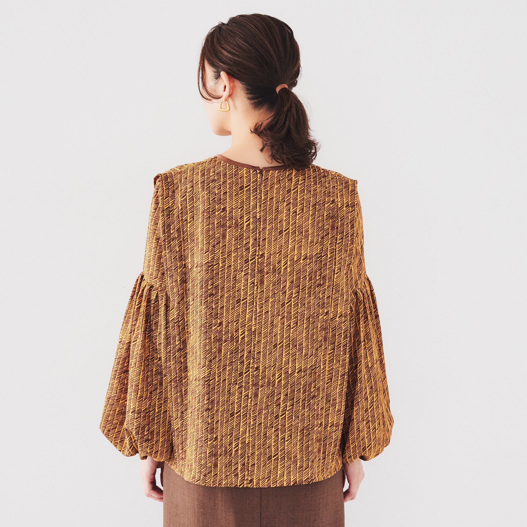 UNTITLED「【ボリューム袖/袖ゴム】ヴィンテージアートへリンボン」|シャツ・ブラウス|