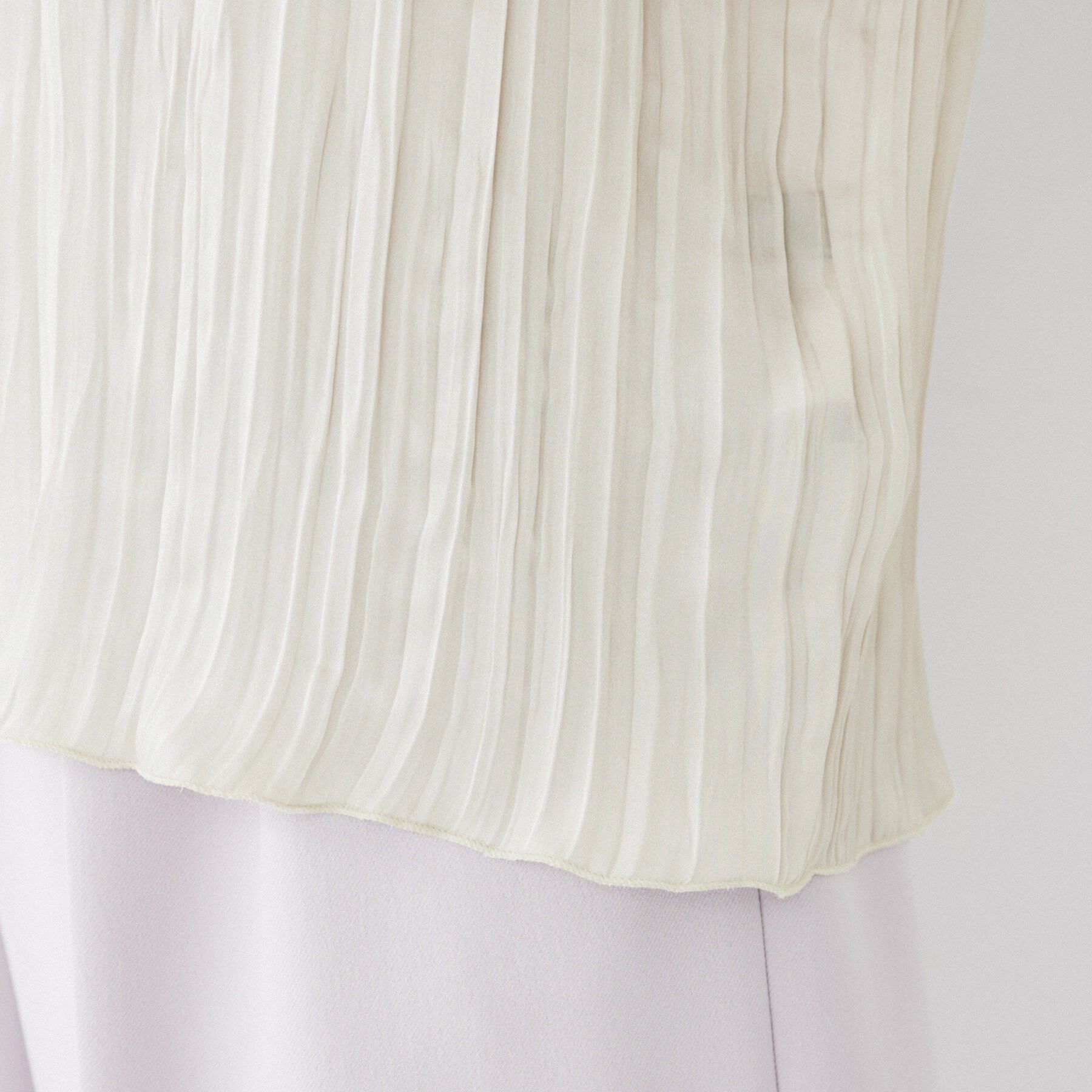 UNTITLED「【きれいめ/エレガント】サテンオーガンジー インナーブラウス」|シャツ・ブラウス|