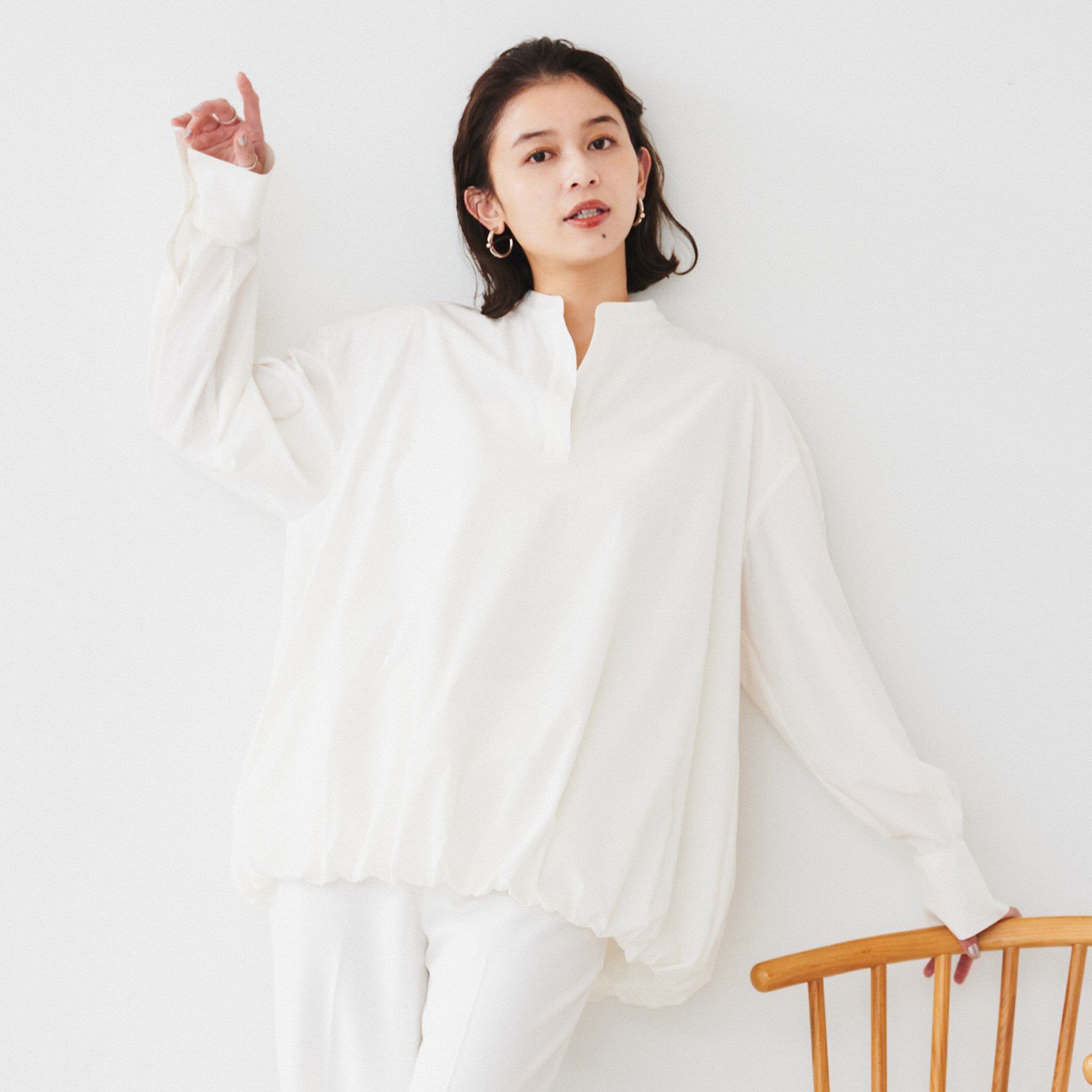 UNTITLED「【朝比奈 彩&times;Oggi&times;UNTITLED スペシャルコラボ】バルーンヘムブラウス」|シャツ・ブラウス|