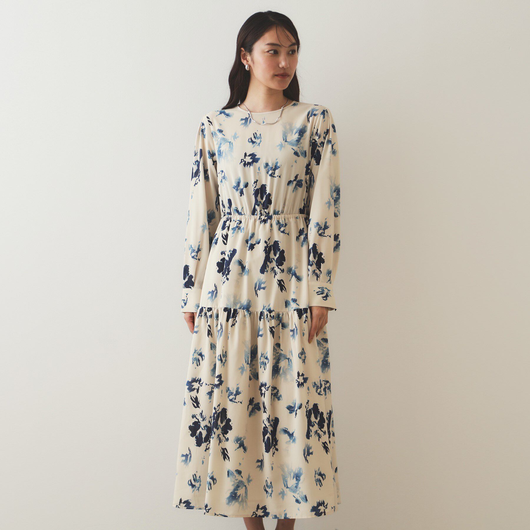 OPAQUE.CLIP「フラワープリント フィット＆フレアワンピース【洗濯機洗い可】」|ワンピース|ライトベージュ(15