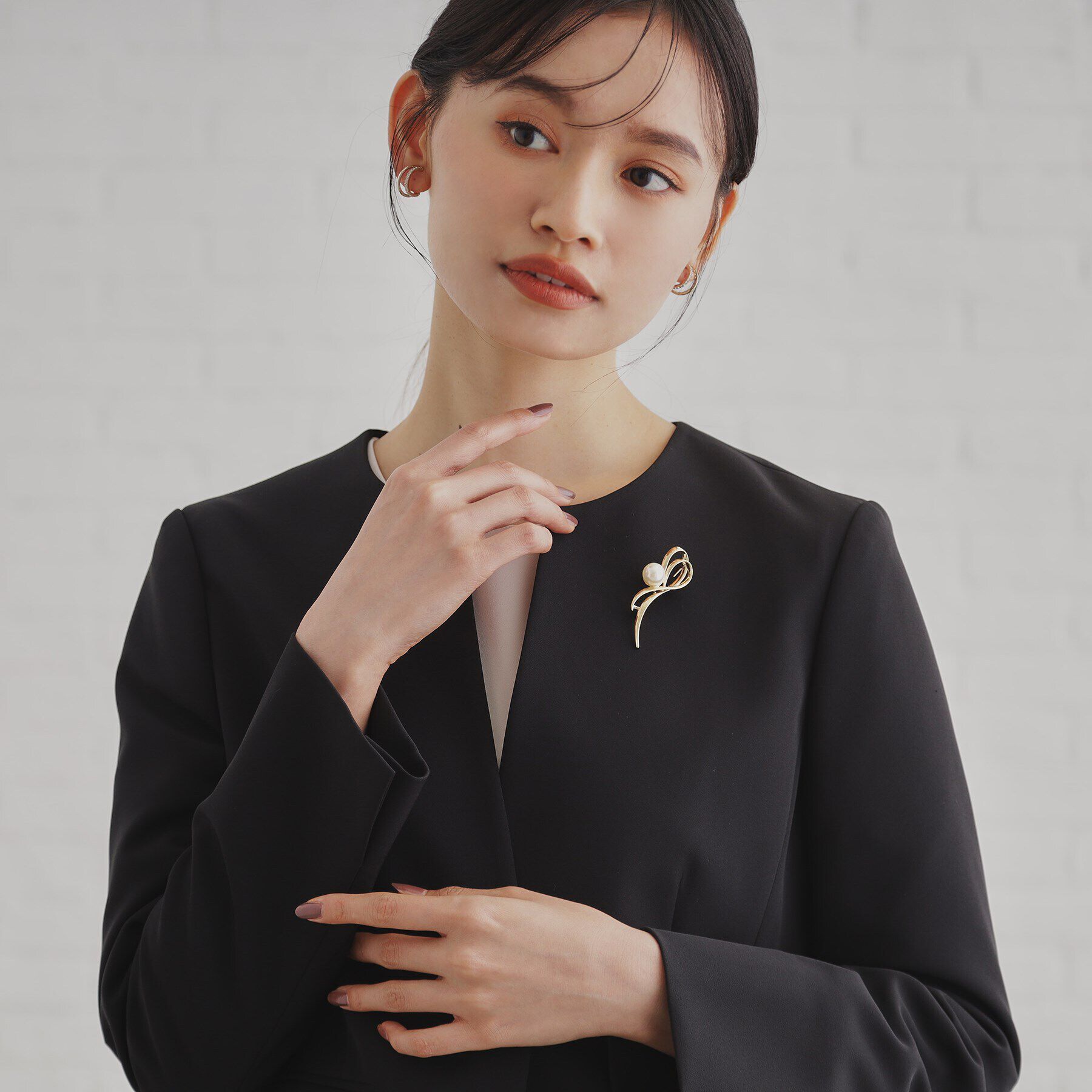 OPAQUE.CLIP「フェイクパール&times;メタルラインブローチ」|ブローチ・コサージュ|