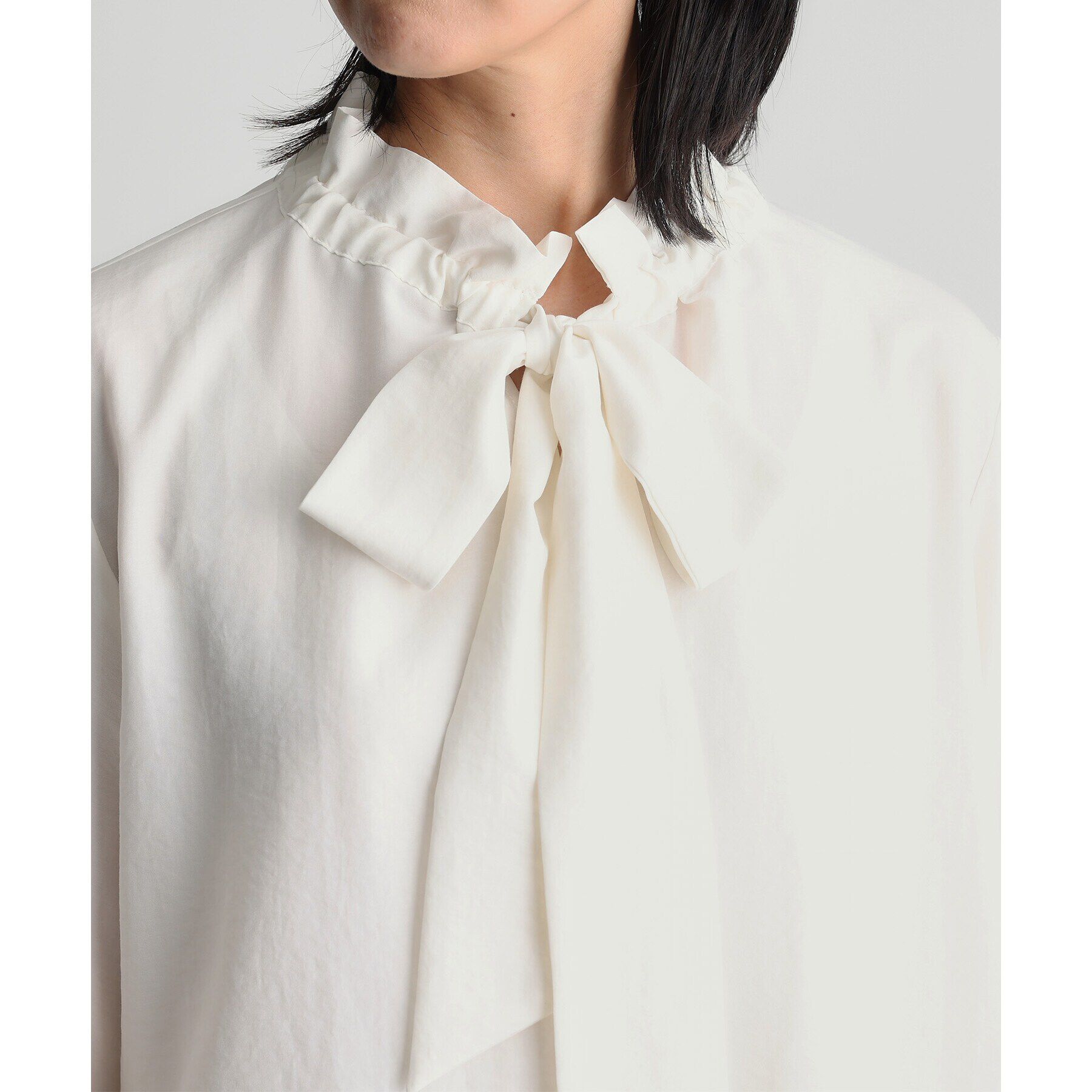 THE SHOP TK「【ONOFF活躍/セレモニー/通勤】ギャザーリボンタイブラウス/洗える」|シャツ・ブラウス|