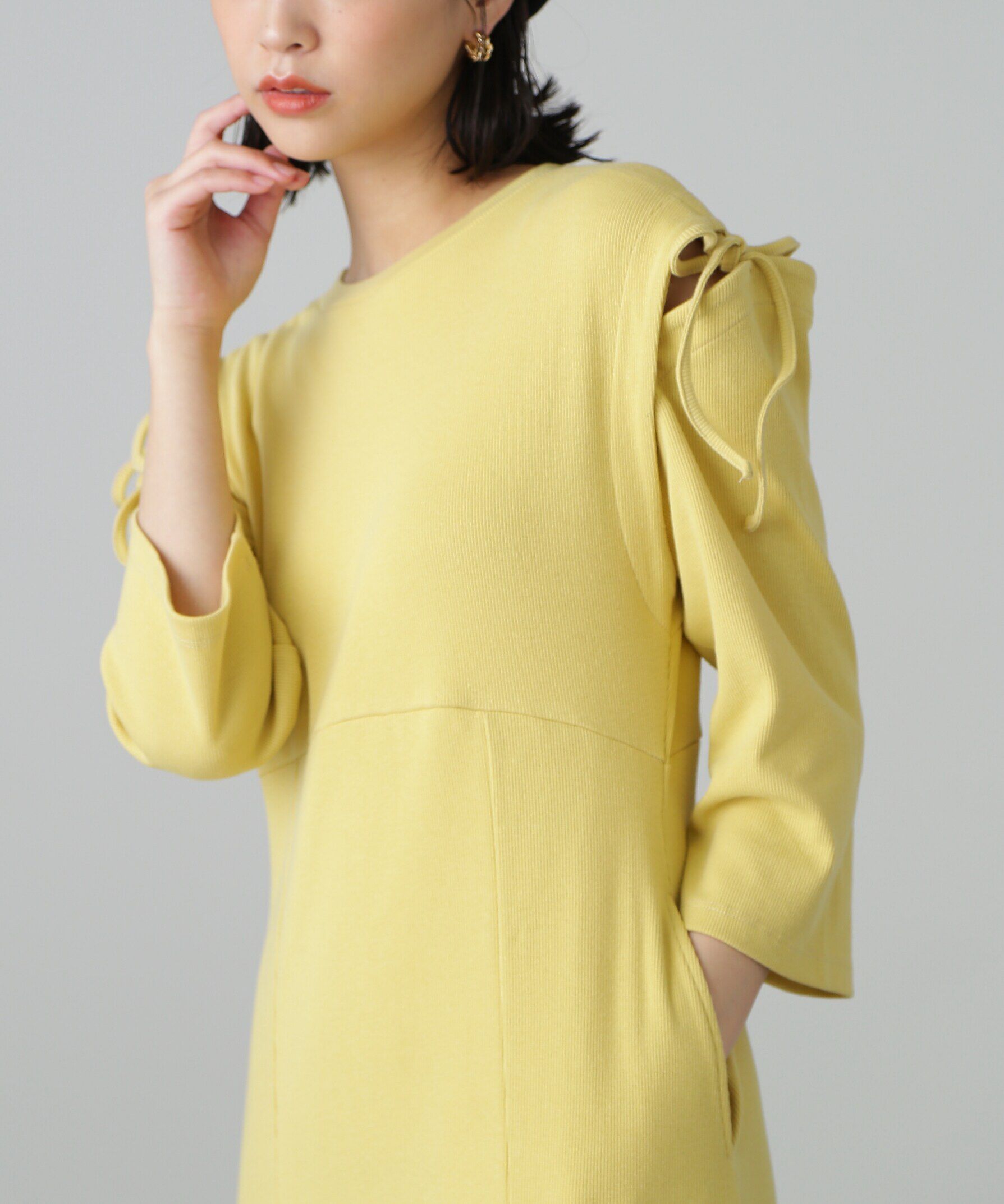  「［イエローカラーWEB限定］マルチWay袖スリットティアードワンピース」|ワンピース|