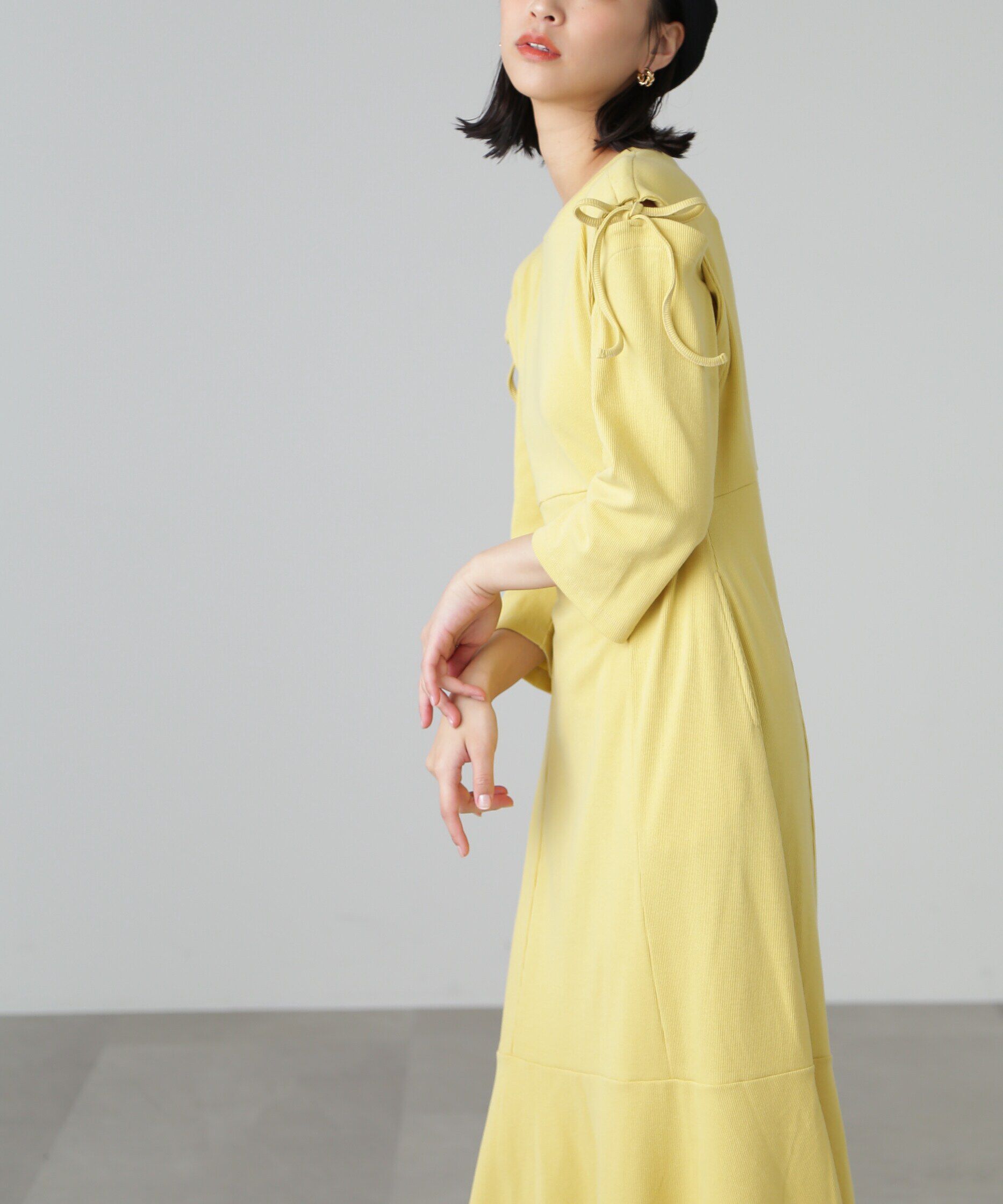  「［イエローカラーWEB限定］マルチWay袖スリットティアードワンピース」|ワンピース|