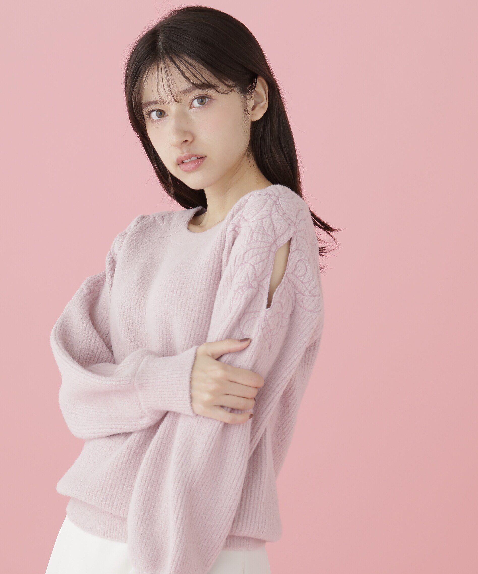  「肩開きリボンエンブロイダリーニット」|ニット・セーター|ピンク
