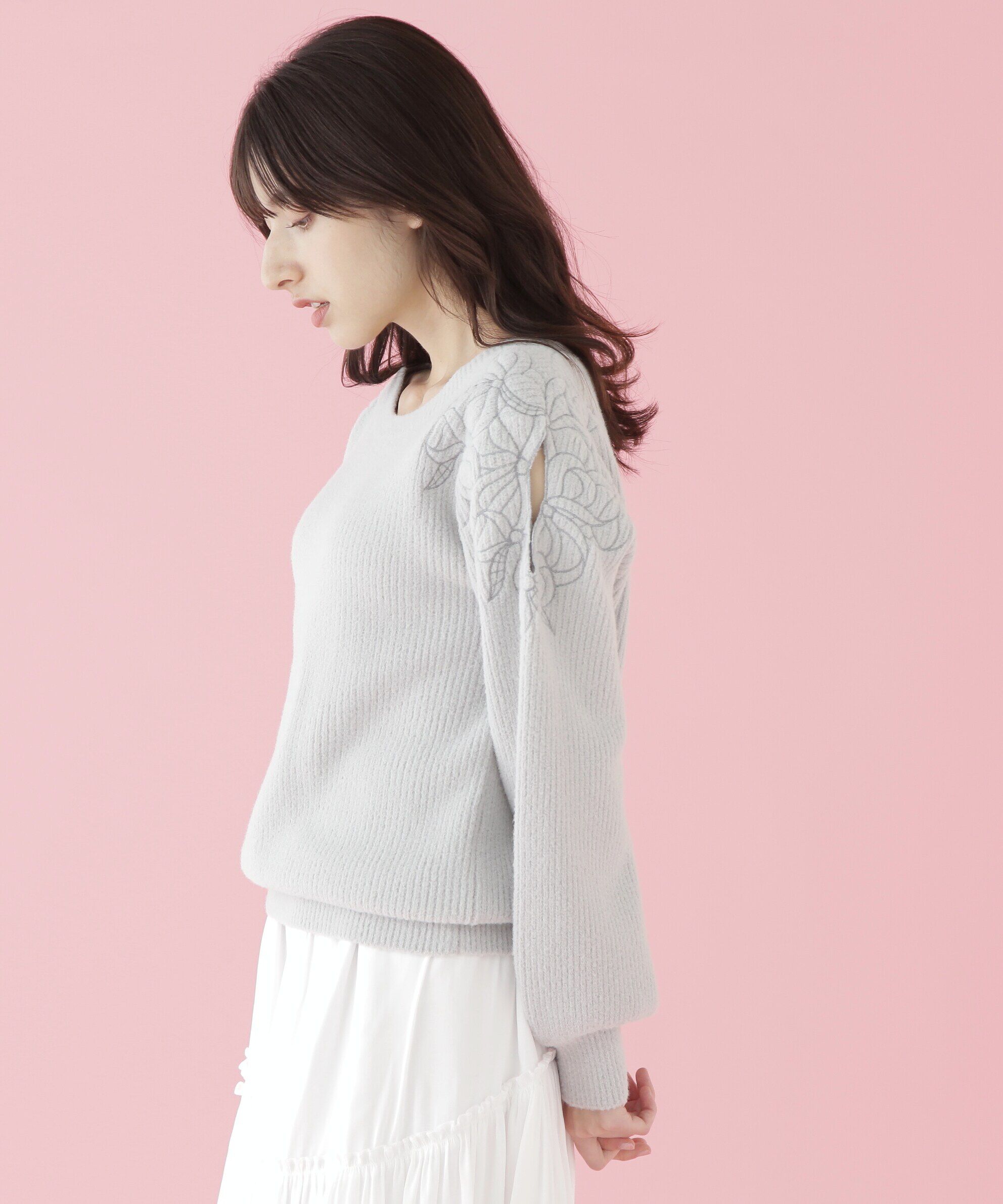 「肩開きリボンエンブロイダリーニット」|ニット・セーター|