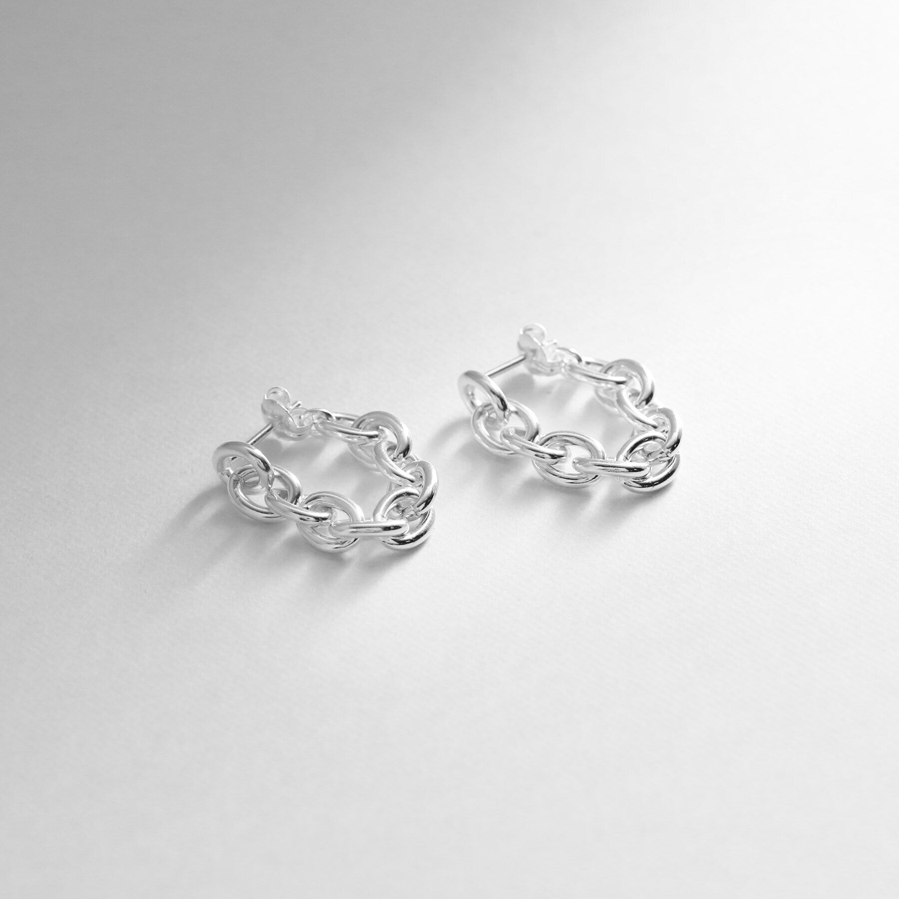 COCOSHNIK ONKITSCH「シルバー チェーンピアス オーバルリンクフープ」|ピアス|