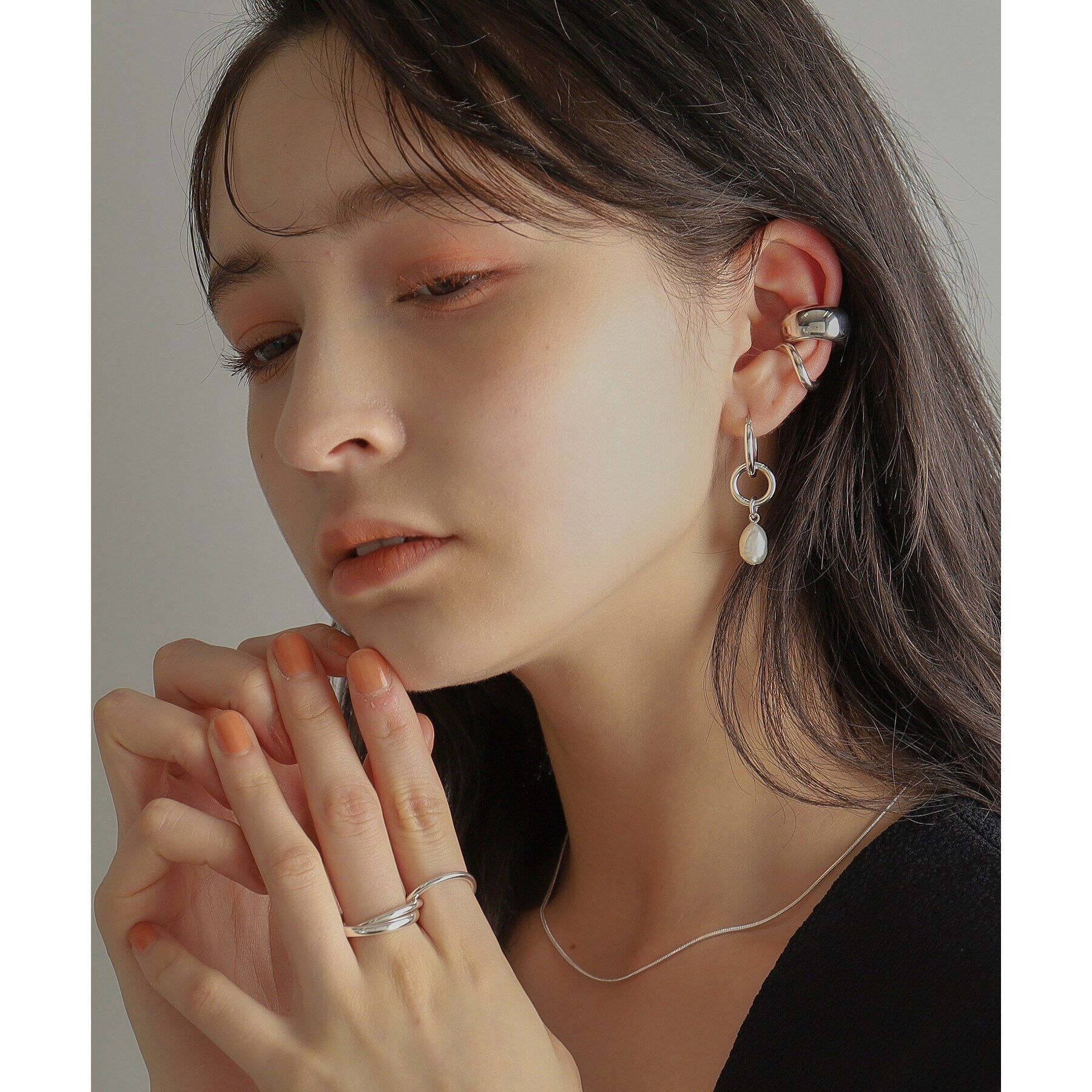 COCOSHNIK ONKITSCH「シルバー フープピアス パールチャーム」|ピアス|