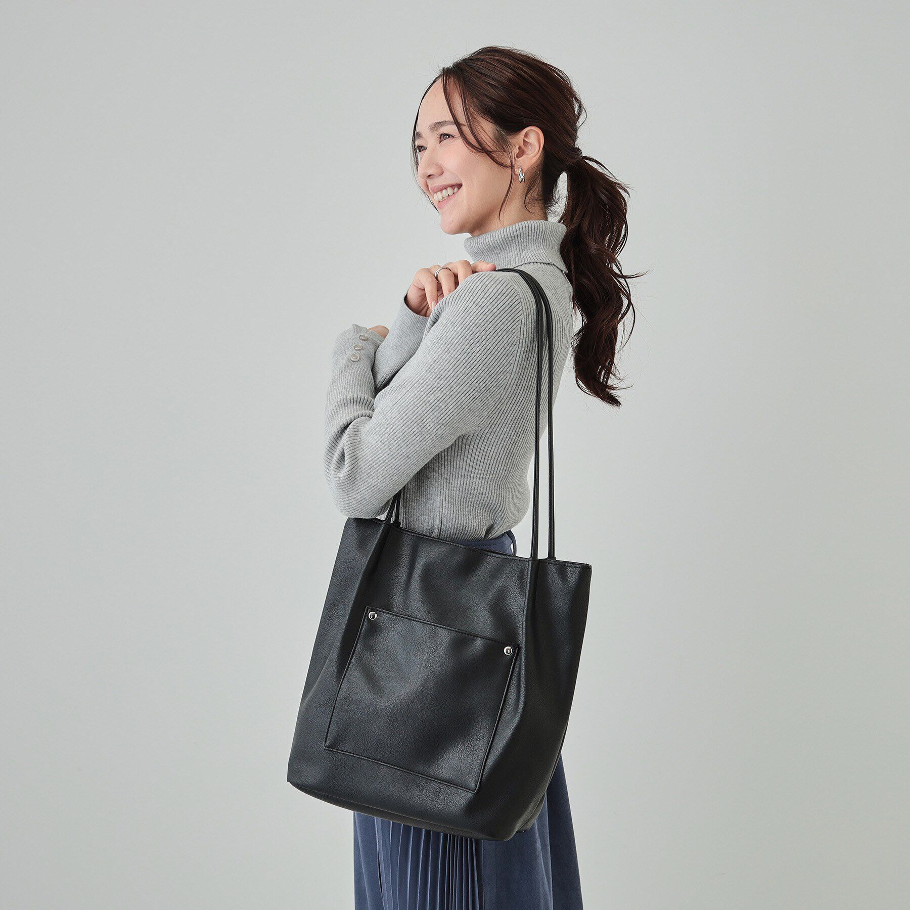 SHOO･LA･RUE「オイルレザー風つまみハンドルトート」|トートバッグ|