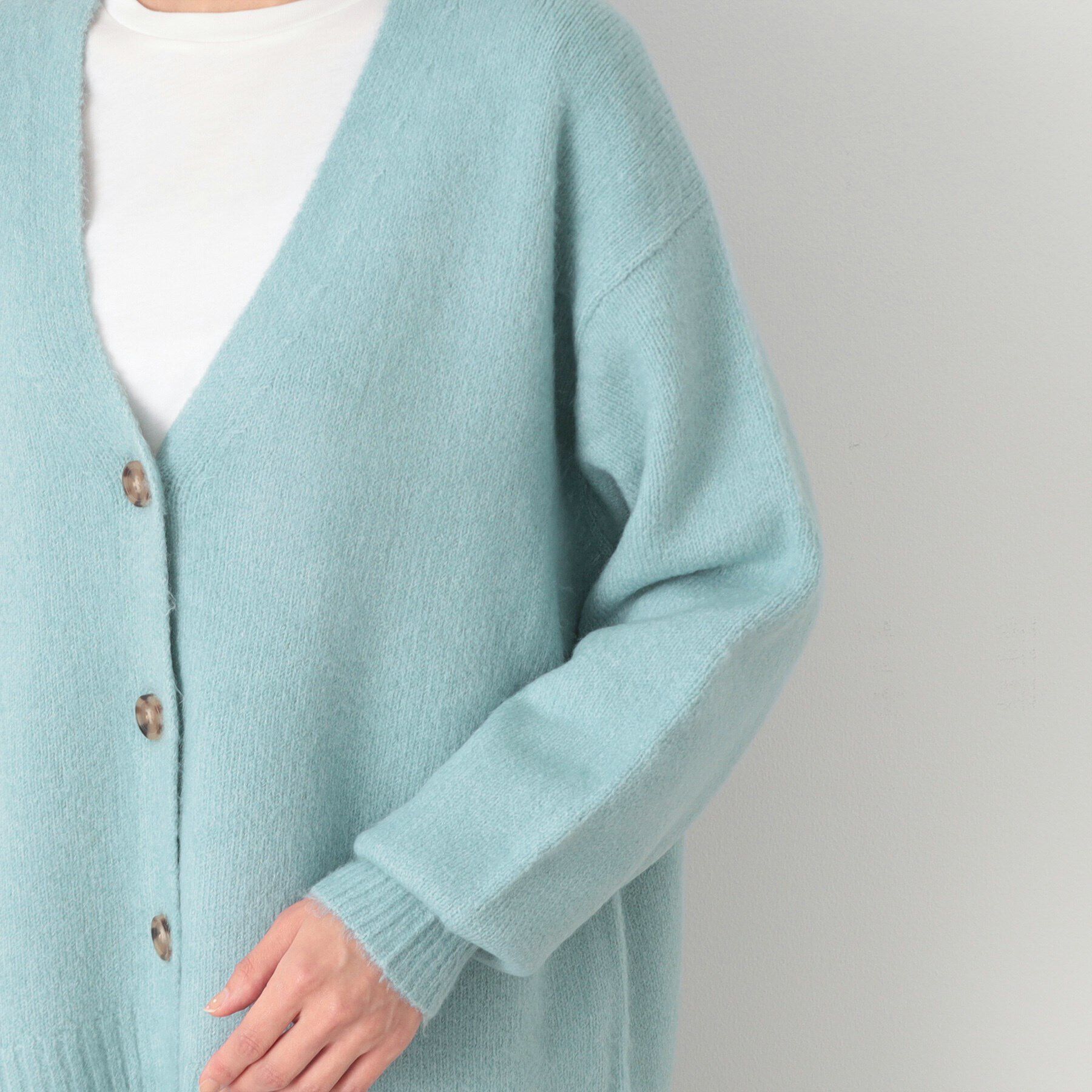 Dessin「【洗える】ヘアリーボタン付きVネックカーディガン」|カーディガン|