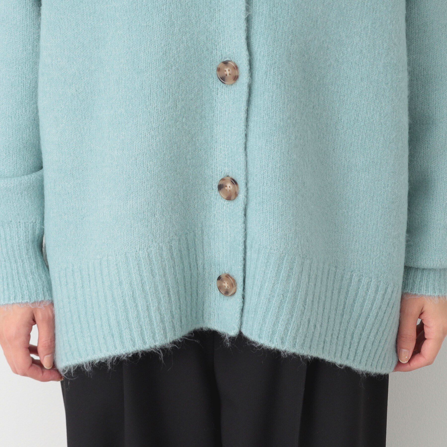 Dessin「【洗える】ヘアリーボタン付きVネックカーディガン」|カーディガン|