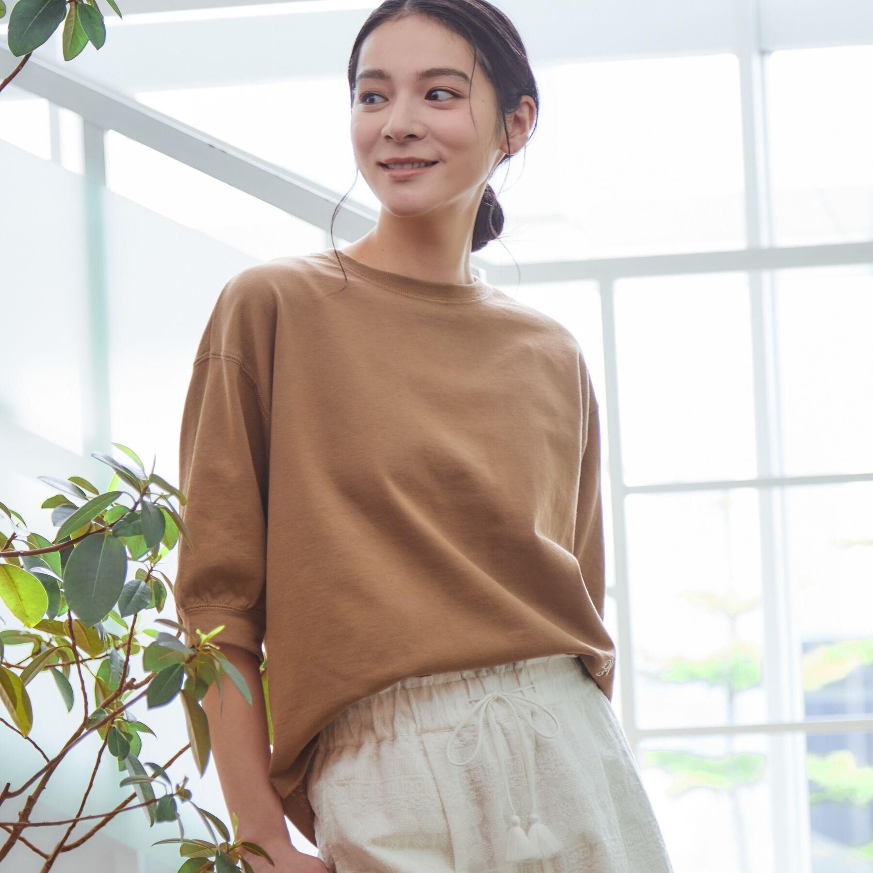 Dessin「【360度可愛い・洗える】バックヘンリーカットソー（5分袖/XS～L）」|Tシャツ・カットソー|