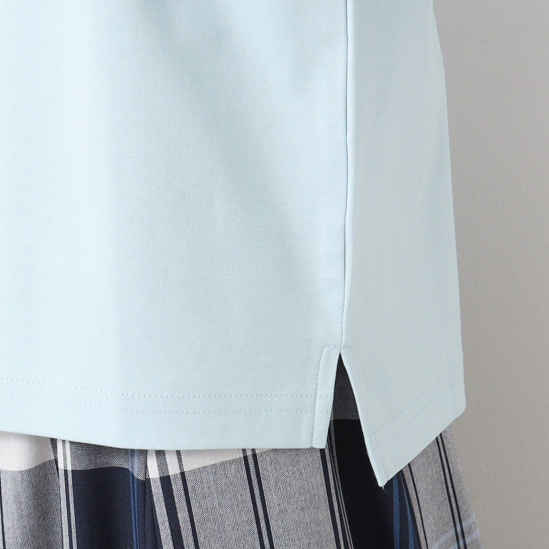 Dessin「【シリーズ累計8万枚！選べる5サイズ/6色展開/洗える】美光沢カットソー【オンにもオフにもちょうどい」|Tシャツ・カットソー|