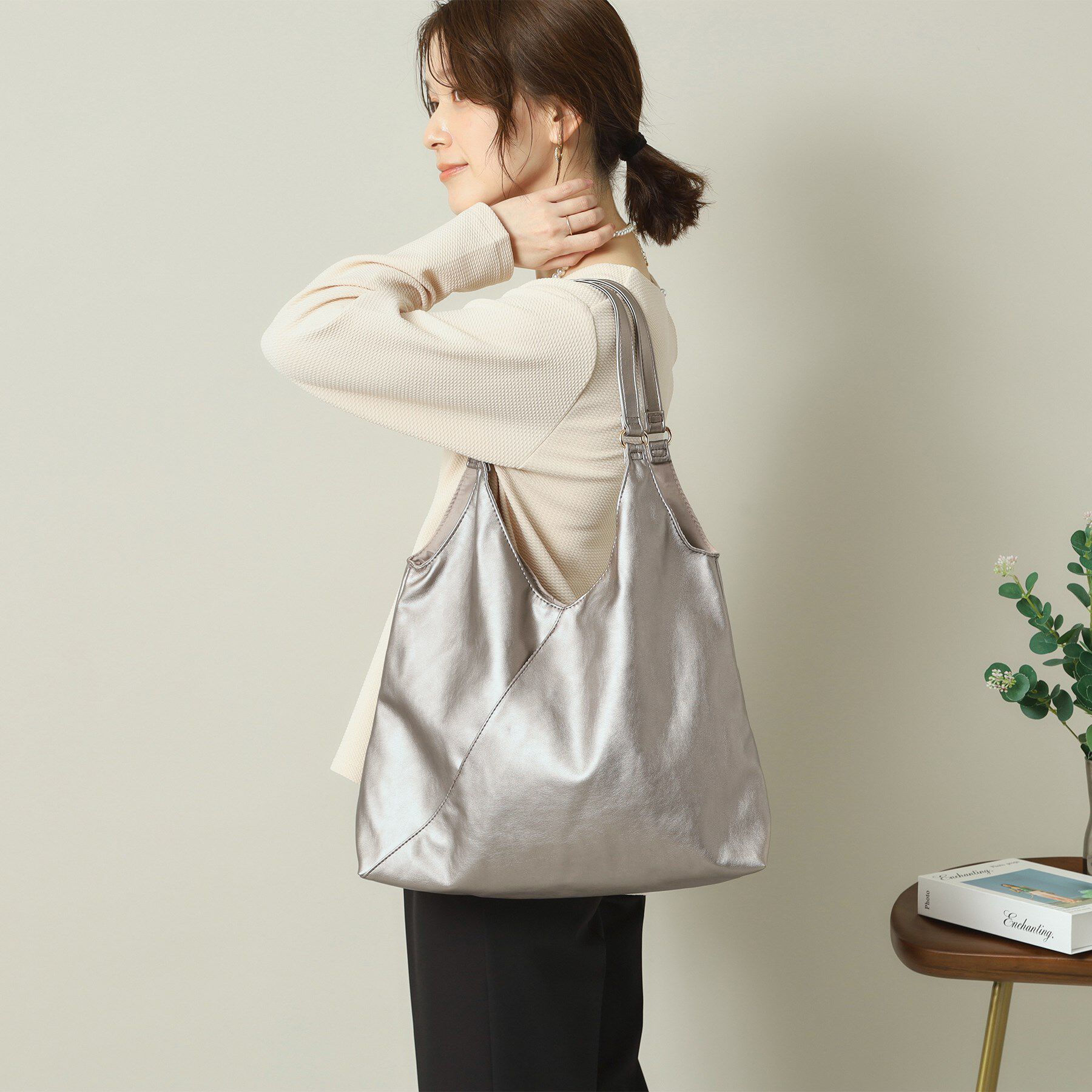 ITS&rsquo;DEMO「【A4対応】合皮Vカットトート」|トートバッグ|