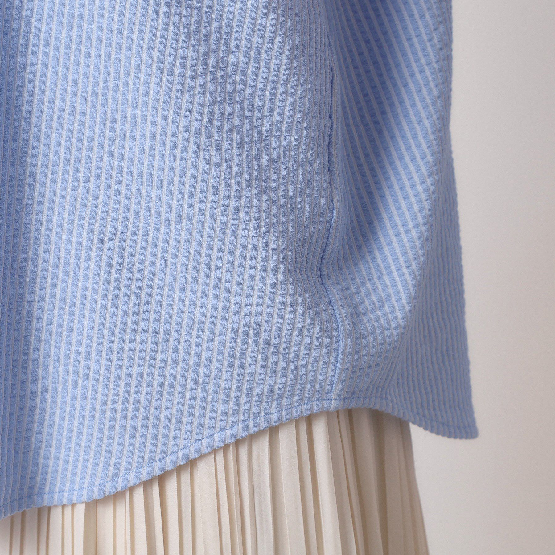 ITS&rsquo;DEMO「【洗濯機OK／洗濯後しわになりにくい】カットサッカー袖タックプルオーバー」|シャツ・ブラウス|