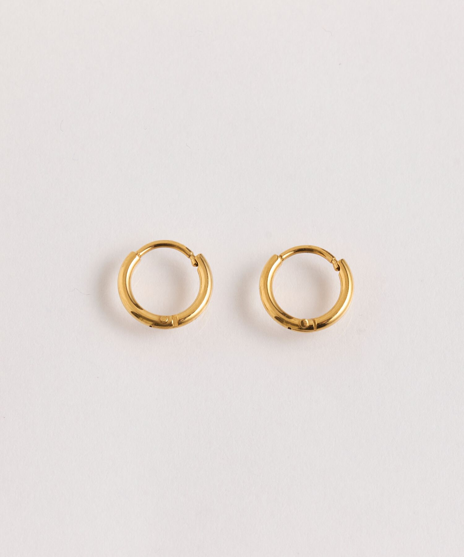 Phoebe「【シリーズ累計販売10000点突破！】金属アレルギー対応 ミニフープピアス　ゴールド/サージカルステンレス」|ピアス|