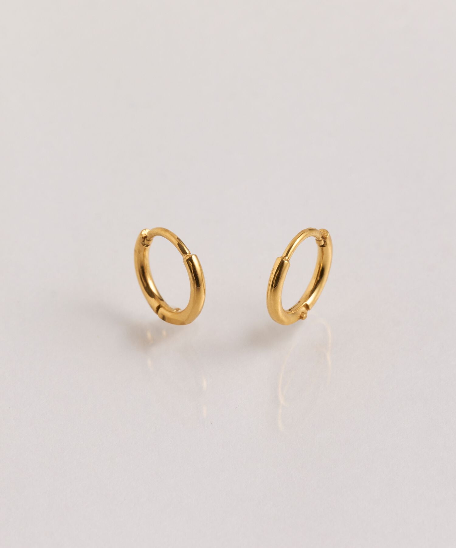 Phoebe「【シリーズ累計販売10000点突破！】金属アレルギー対応 ミニフープピアス　ゴールド/サージカルステンレス」|ピアス|