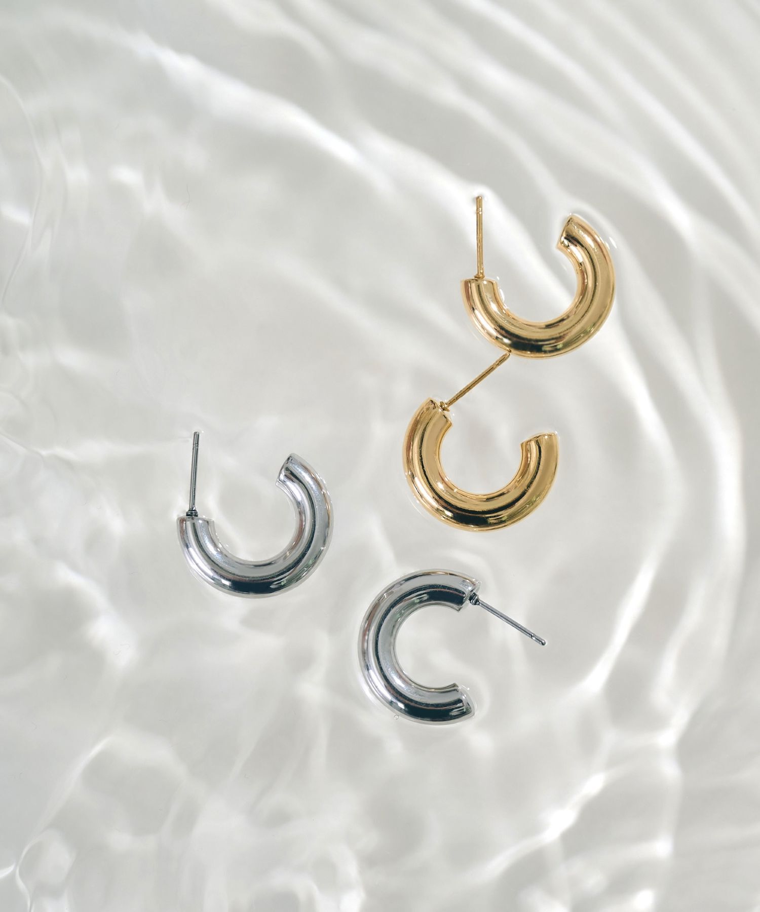 Phoebe「【金属アレルギー対応】ボリュームフープピアス　シルバー/サージカルステンレス」|ピアス|