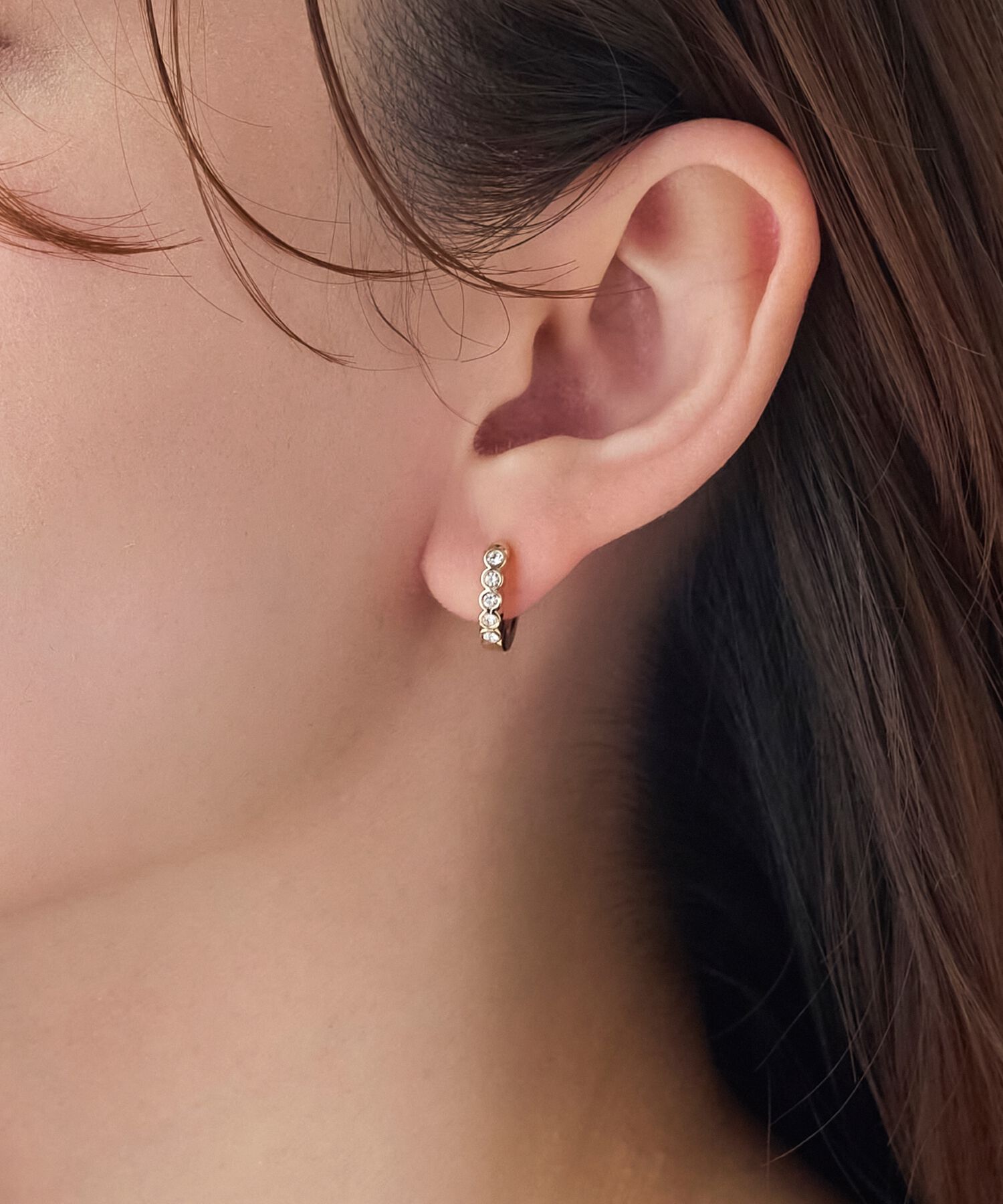 Phoebe「【金属アレルギー対応/痛くないシリーズ】プチベゼルフープライトフィットイヤリング　ゴールド」|イヤリング|