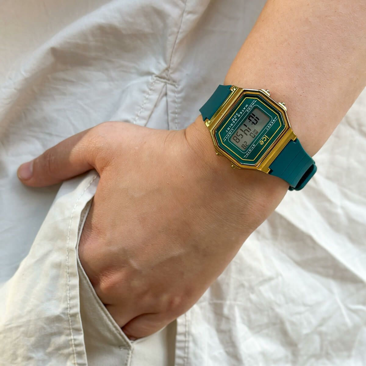 ICE-WATCH「〈ICE-WATCH(ｱｲｽｳｫｯﾁ)〉ICE digit ﾍﾞﾙﾃﾞｨｸﾞﾘ　ｽﾓｰﾙ」|腕時計|