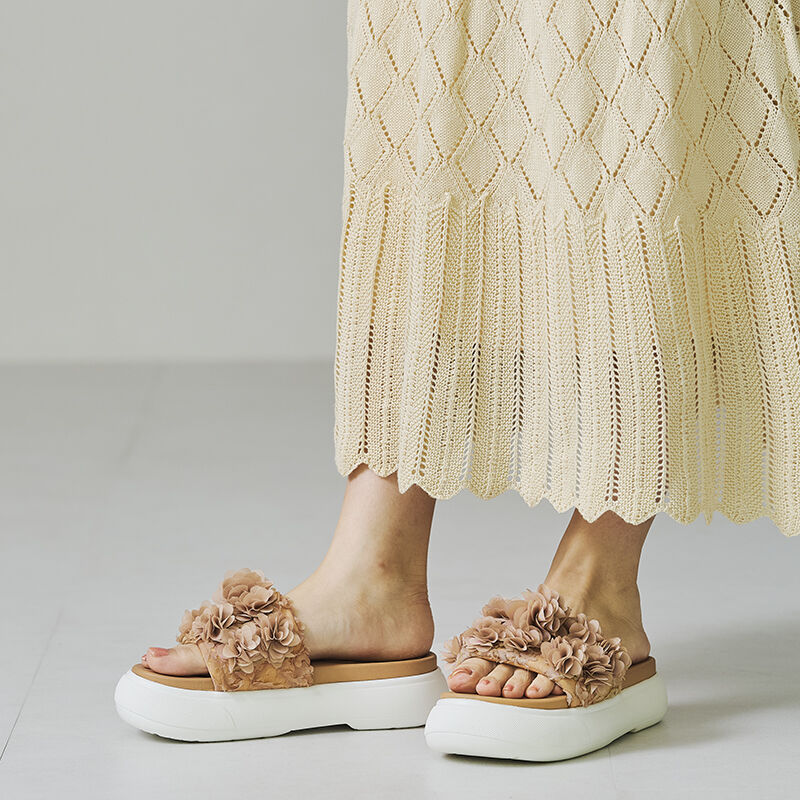 ORiental TRaffic「【アウトレット価格】厚底ホワイトソールフラワーサンダル/31258」|サンダル|BEIGE
