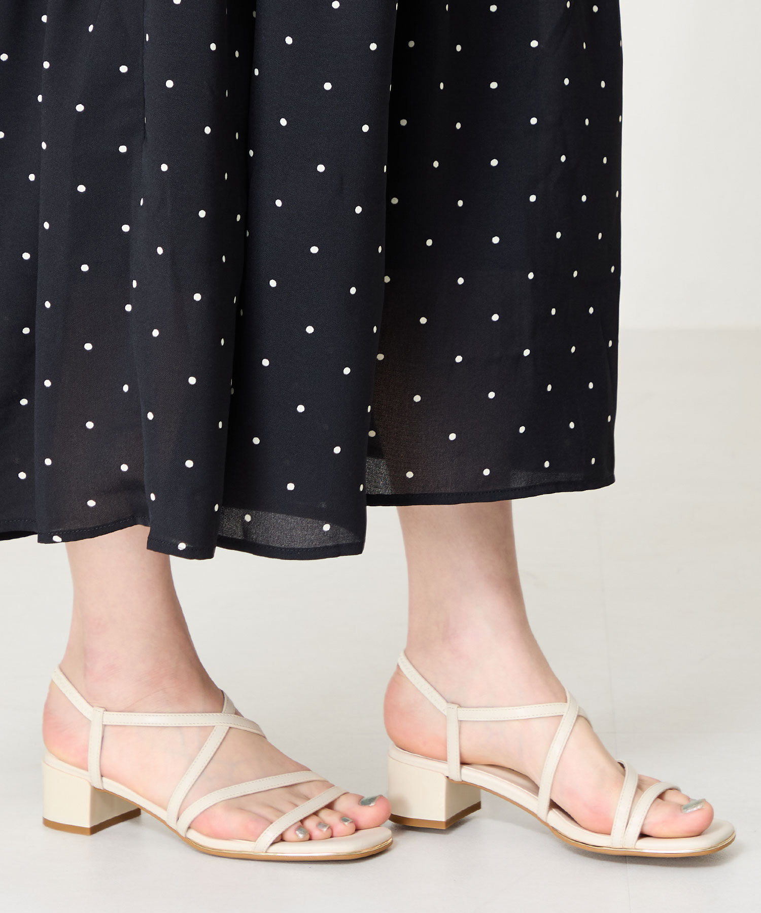 ORiental TRaffic「【WEB限定】●2025春夏新作●ナローストラップメタリックラインサンダル/55202 サンダル トレンド 人気」|サンダル|