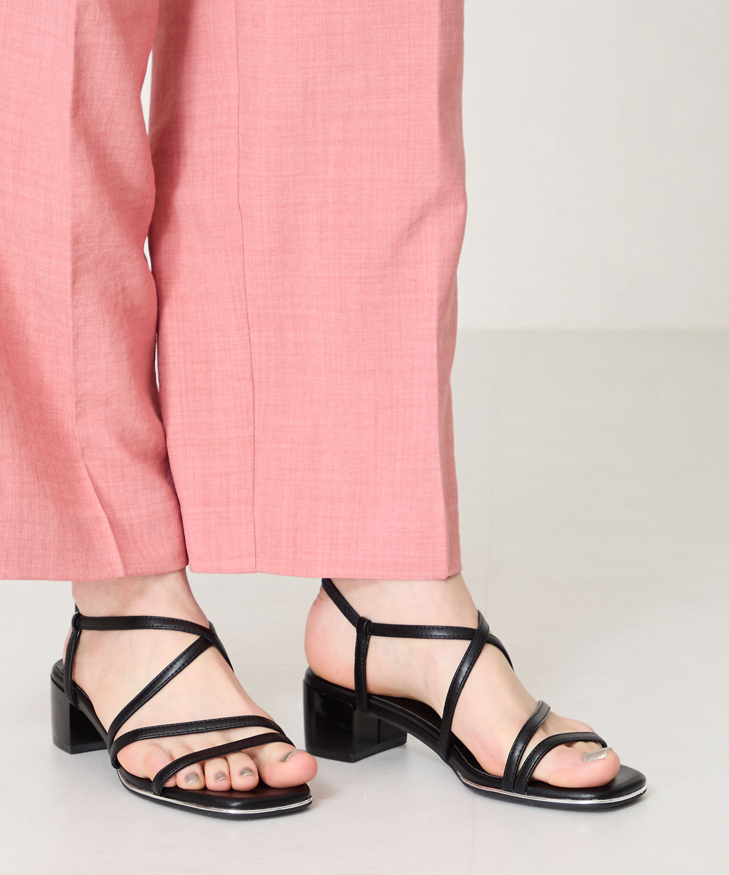 ORiental TRaffic「【WEB限定】●2025春夏新作●ナローストラップメタリックラインサンダル/55202 サンダル トレンド 人気」|サンダル|