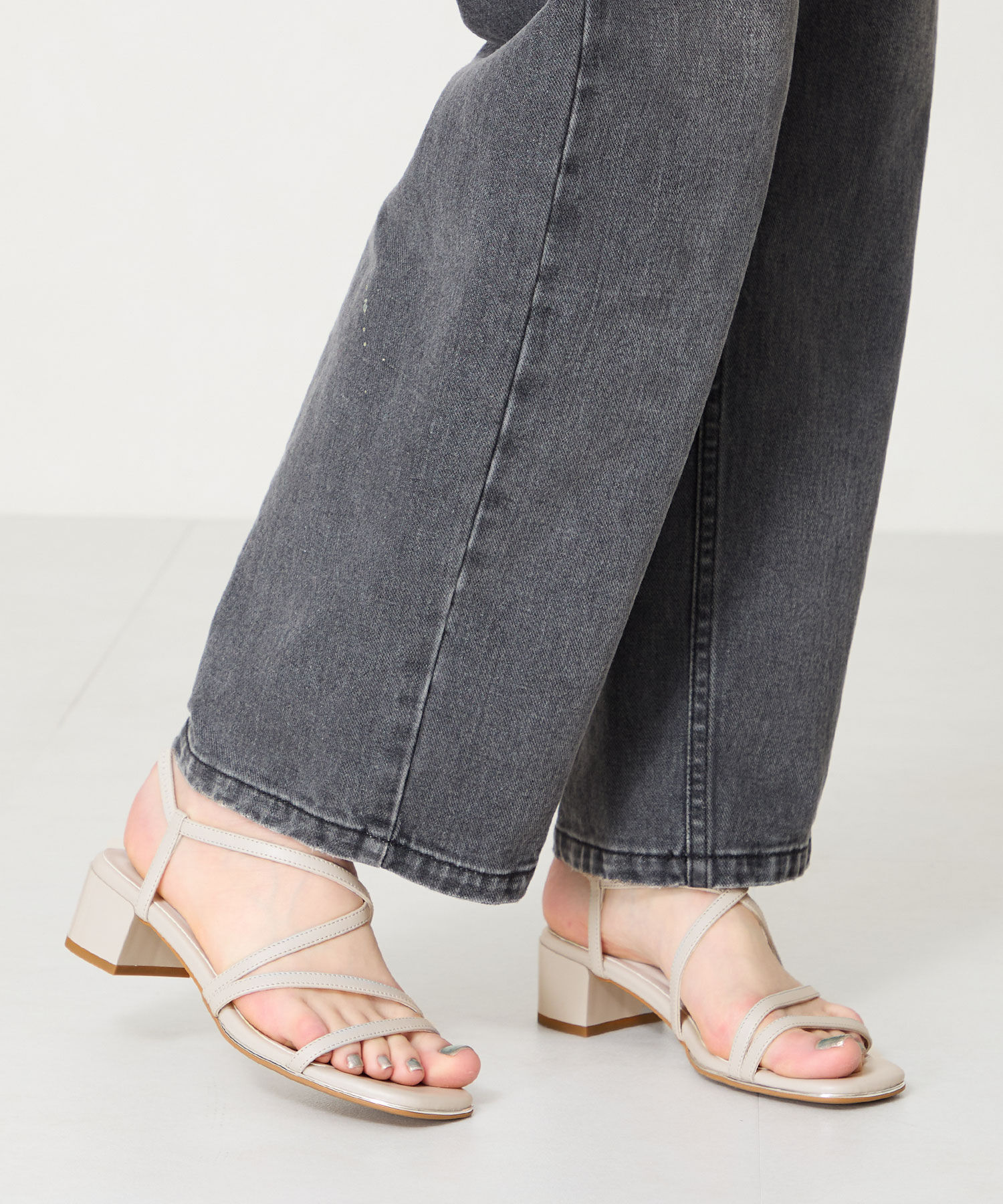 ORiental TRaffic「【WEB限定】●2025春夏新作●ナローストラップメタリックラインサンダル/55202 サンダル トレンド 人気」|サンダル|