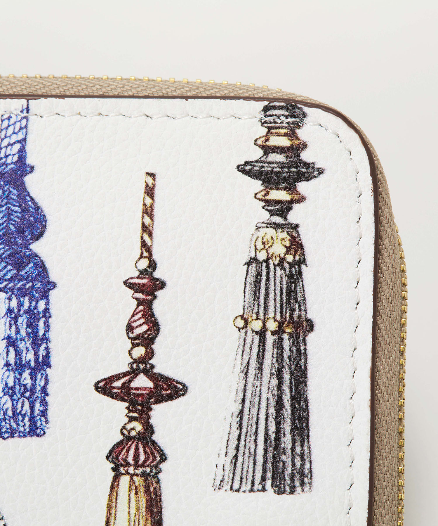 TOPKAPI TREASURE「【TREASURE TOPKAPI】シュリンクレザー タッセル プリント ラウンド 二つ折り財布」|財布|