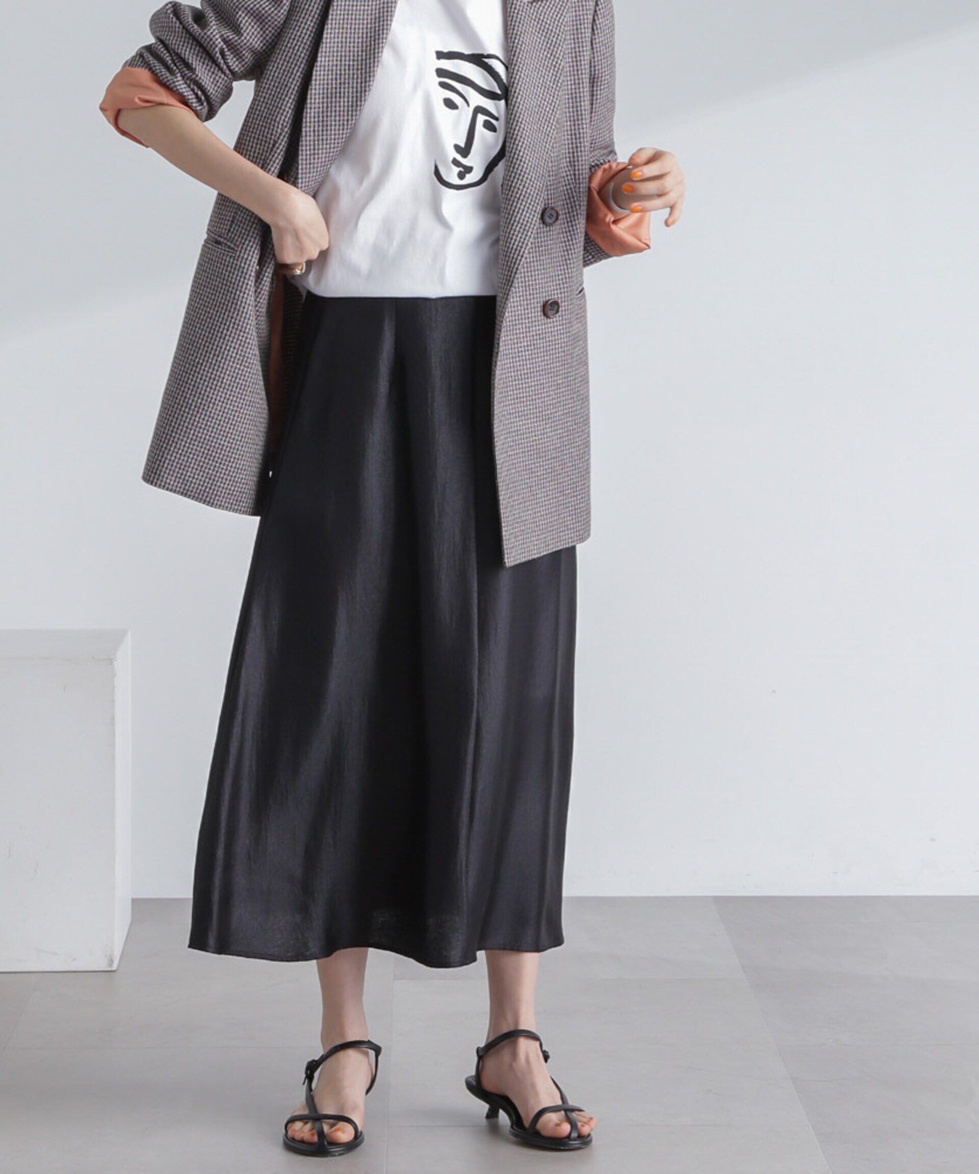 nano･universe「シャイニーサテンロングスカート」|スカート|ブラック