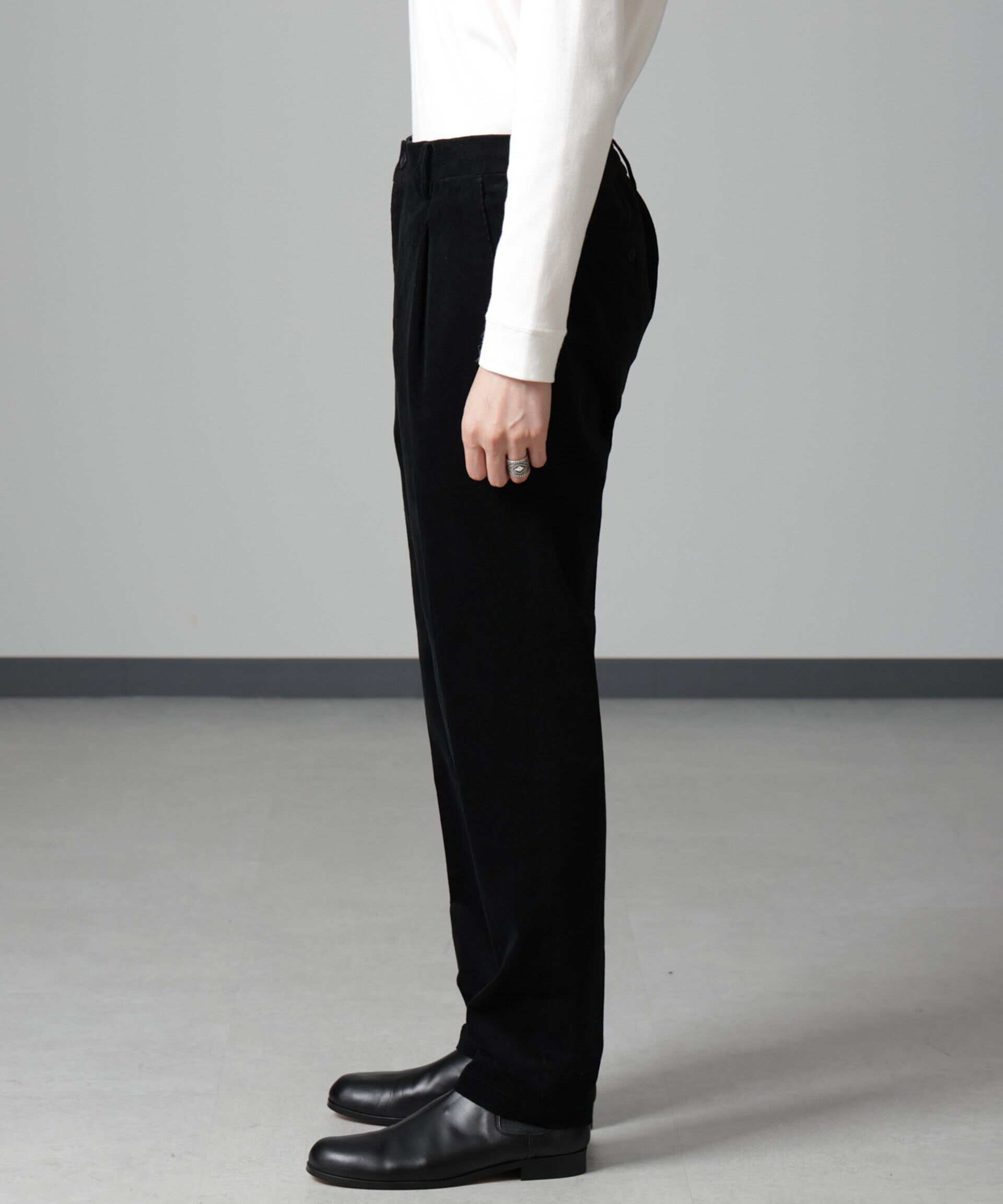 nano･universe「タックテーパードコーデュロイパンツ」|チノ|