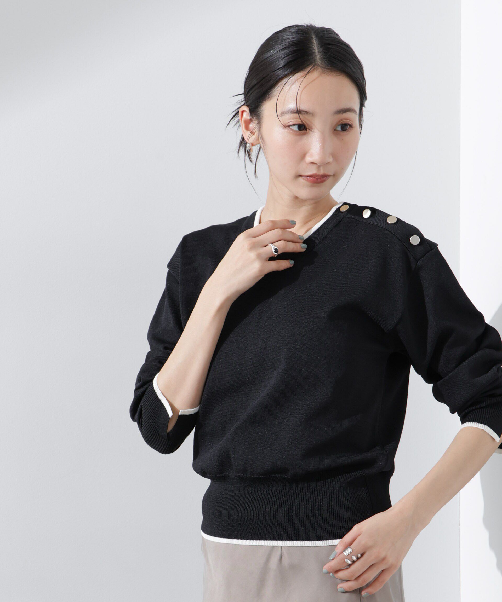 nano･universe「洗濯機洗可UVカットバイカラー釦ディティールニット」|ニット・セーター|ブラック