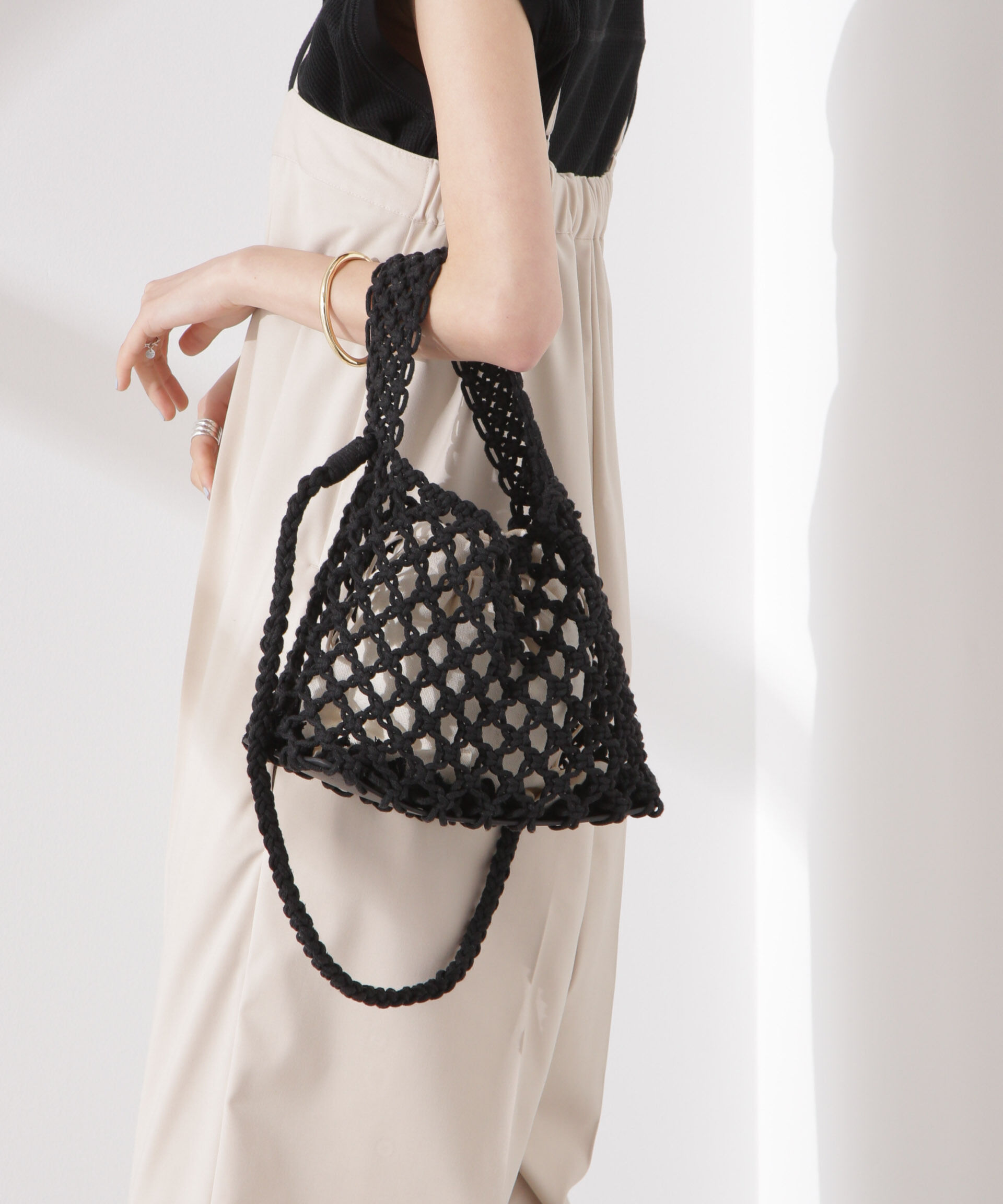 nano･universe「マクラメ編みショルダーバッグ」|ショルダー・メッセンジャー|ブラック