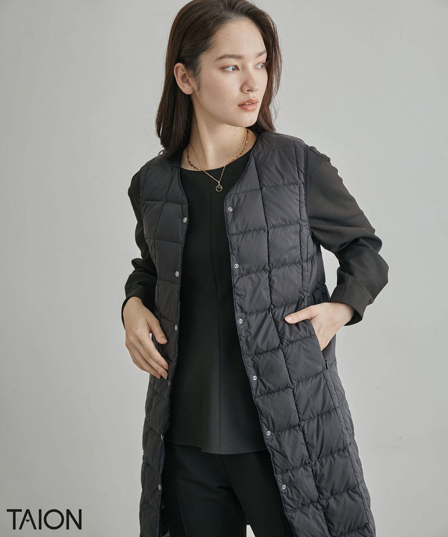 ROPE「【TAION】別注Vネックロングダウンベスト」|ダウン|ブラック(01)