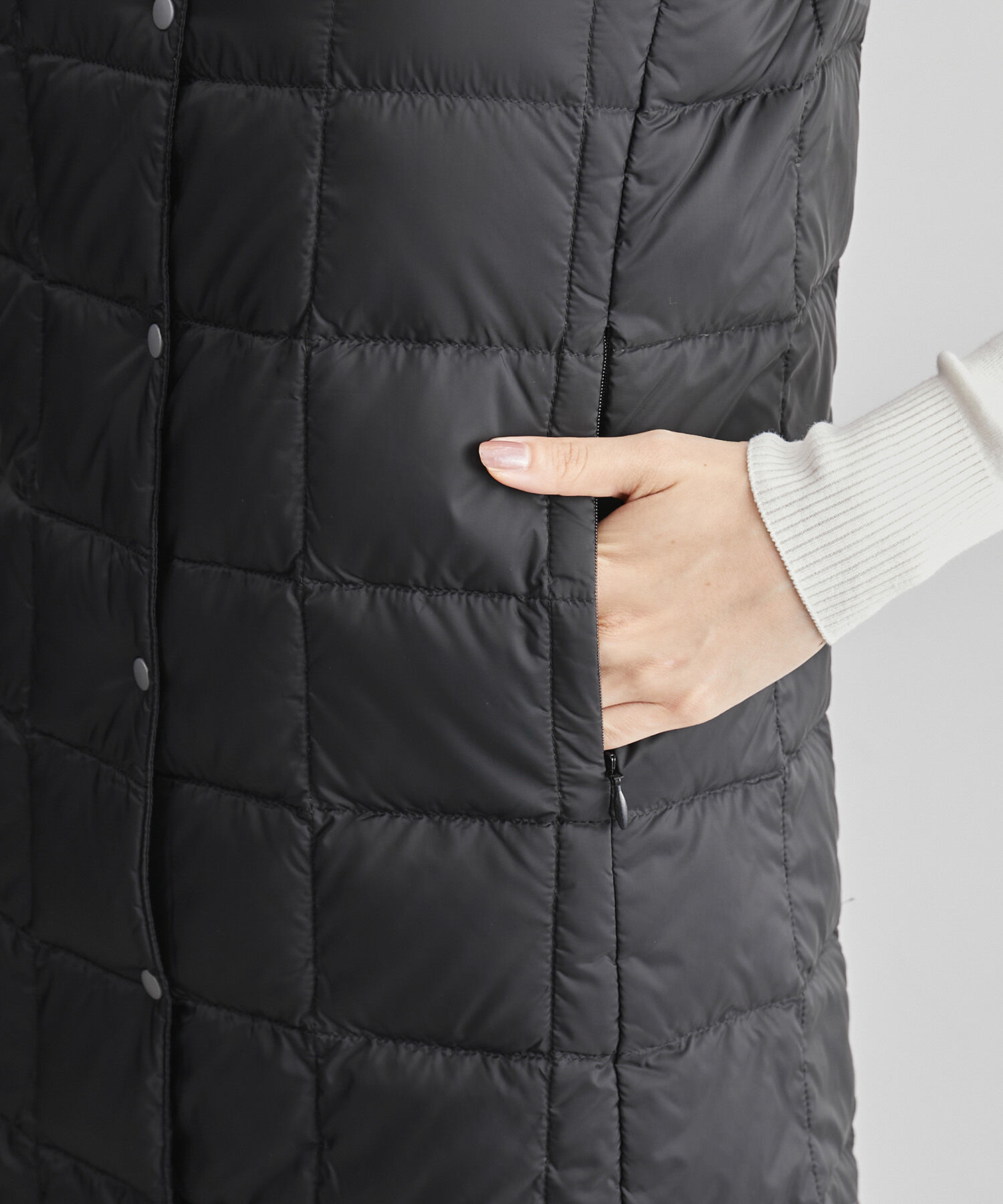 ROPE「【TAION】別注Vネックロングダウンベスト」|ダウン|